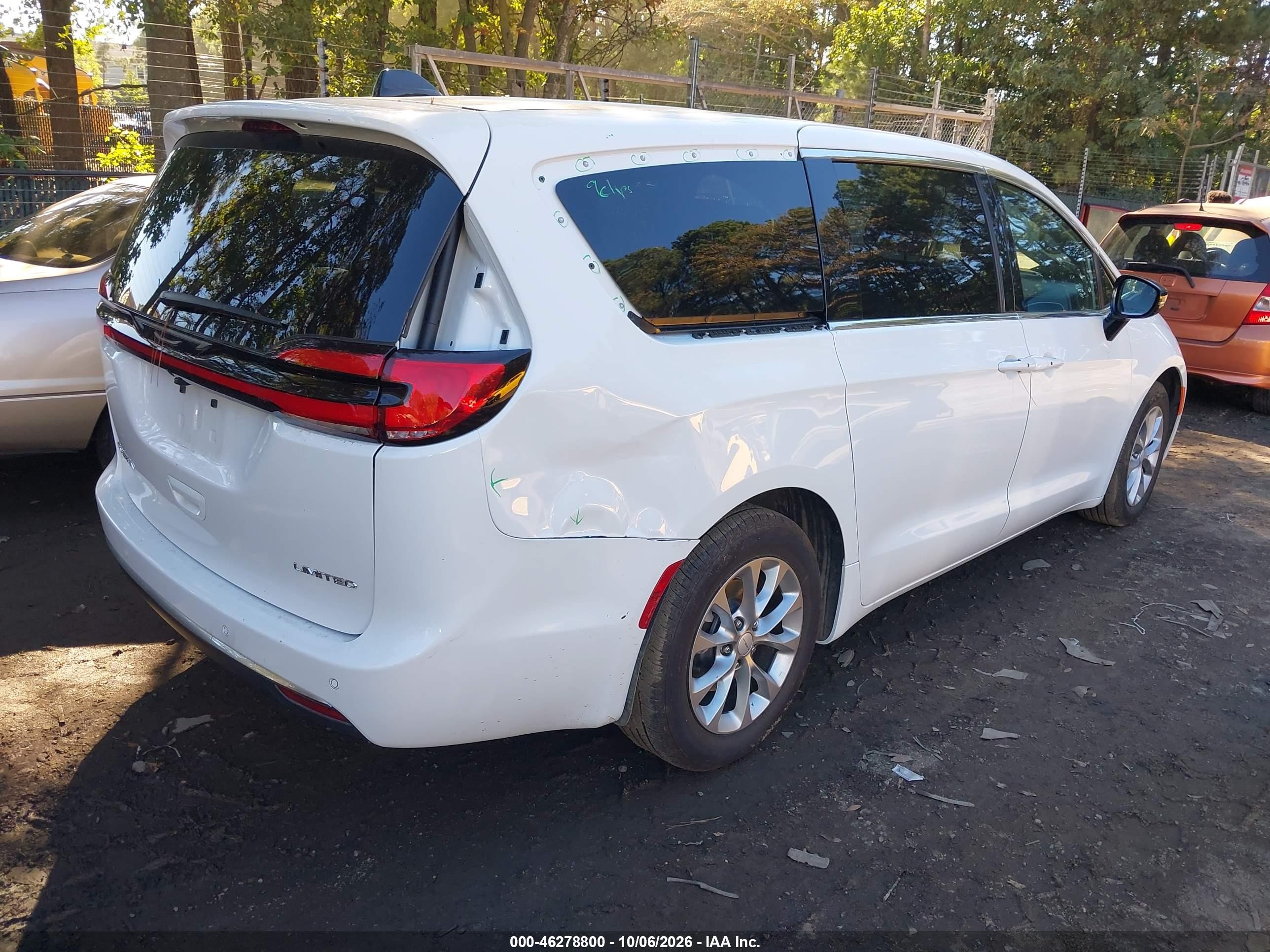 2027 Chrysler Pacifica VIN 2C4RC1GG4VR564433 IAAI salvage auction — Rear End, Enterprise Vehicles Clear Only (Virginia), sold $28,150 on 2026-10-08 (photo 4)