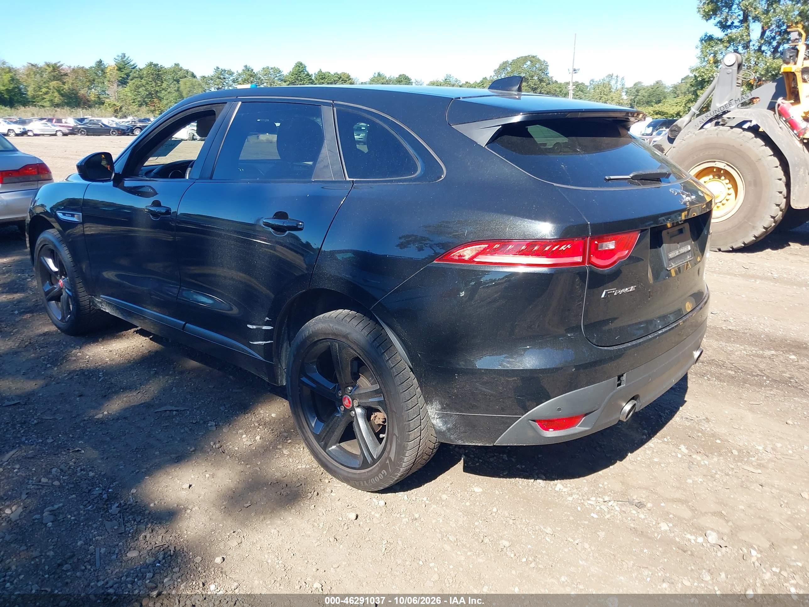2017 Jaguar F-pace VIN SADCL2BV7HA883369 IAAI salvage auction — Normal Wear, Clear (New York), sold $4,000 on 2026-10-14 (photo 3)