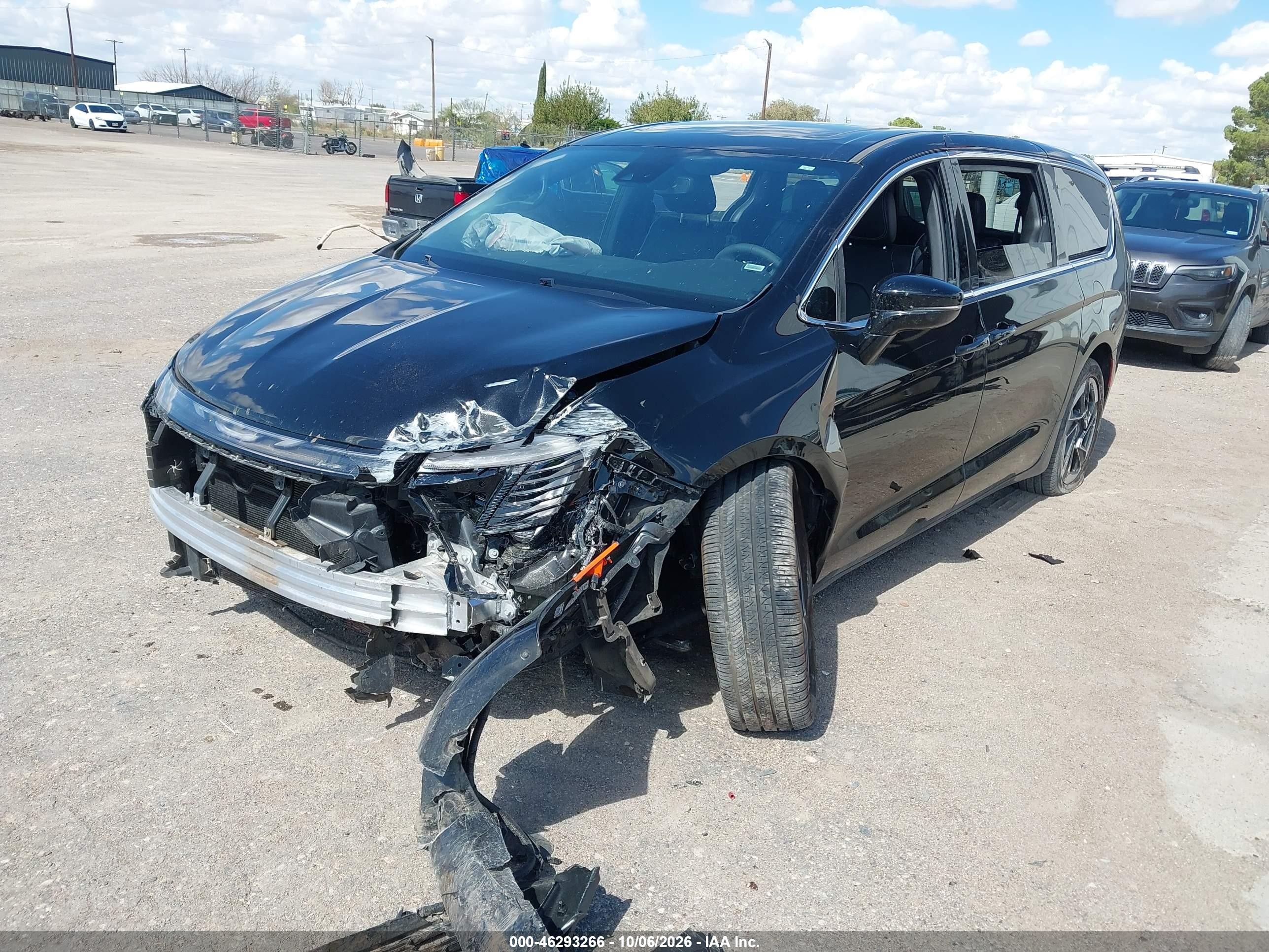 2027 Chrysler Pacifica VIN 2C4RC1GG3VR552693 IAAI salvage auction — Front End, Enterprise Vehicles Clear Only (Ohio), sold $11,600 on 2026-10-08 (photo 2)