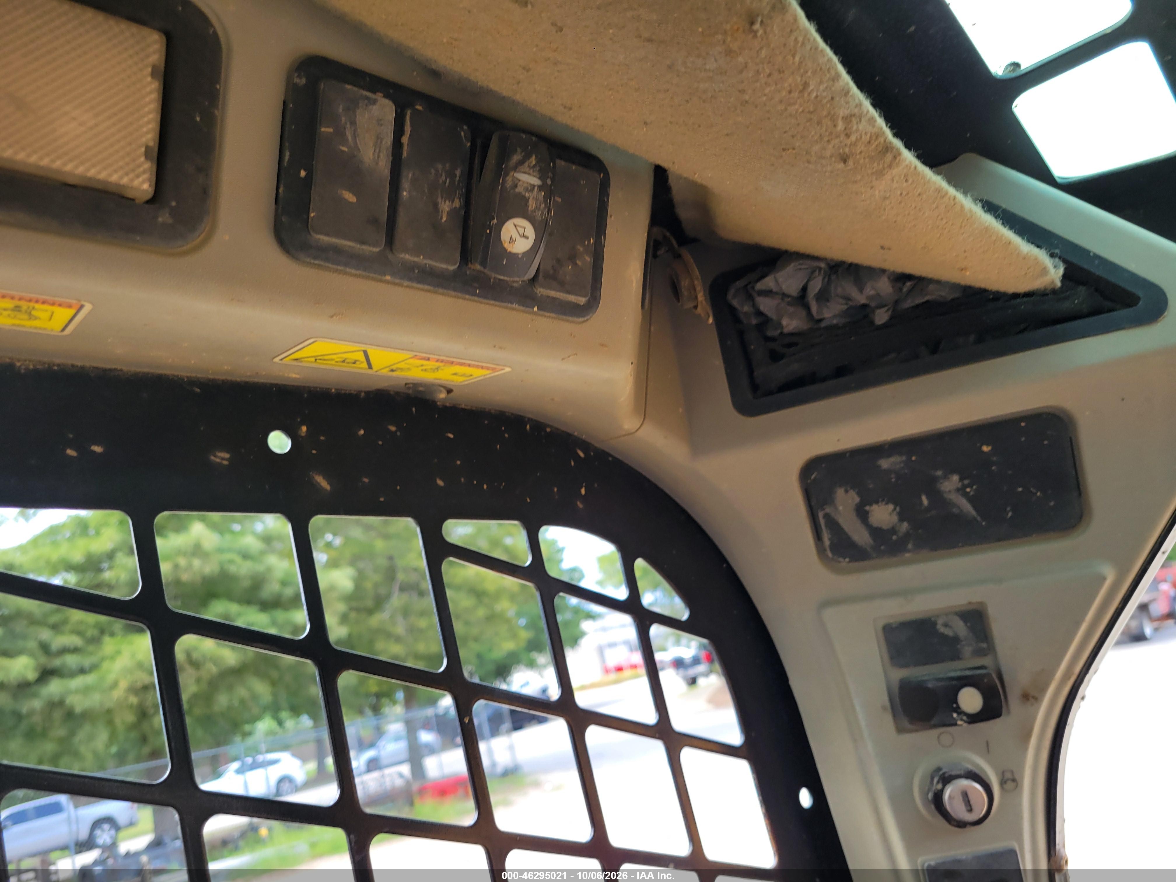 2017 Caterpillar Skid Steer 239d VIN CAT0239DKBL901906 IAAI salvage auction — Normal Wear, Bill Of Sale (North Carolina), sold $11,500 on 2026-10-14 (photo 6)