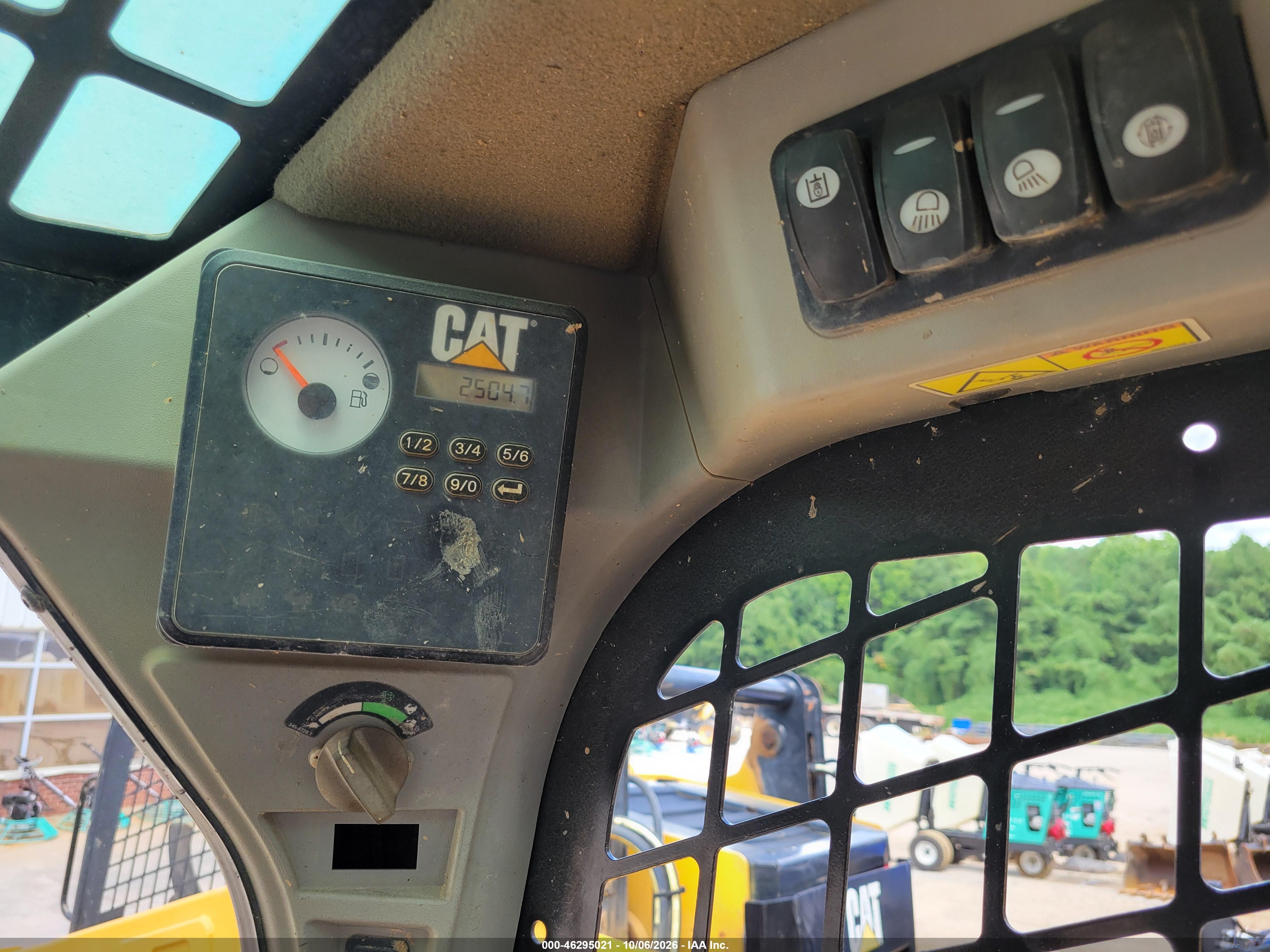 2017 Caterpillar Skid Steer 239d VIN CAT0239DKBL901906 IAAI salvage auction — Normal Wear, Bill Of Sale (North Carolina), sold $11,500 on 2026-10-14 (photo 7)
