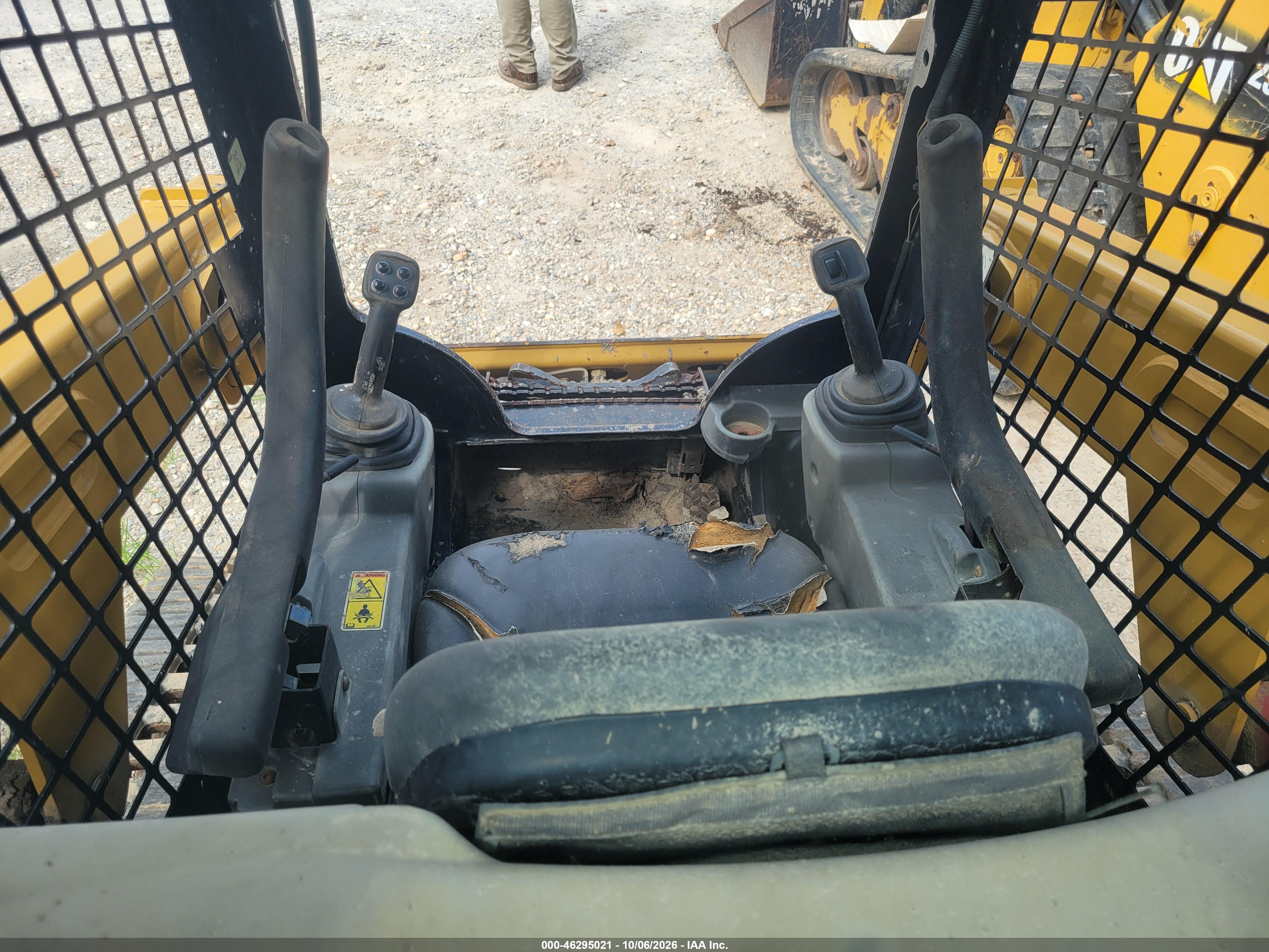 2017 Caterpillar Skid Steer 239d VIN CAT0239DKBL901906 IAAI salvage auction — Normal Wear, Bill Of Sale (North Carolina), sold $11,500 on 2026-10-14 (photo 8)