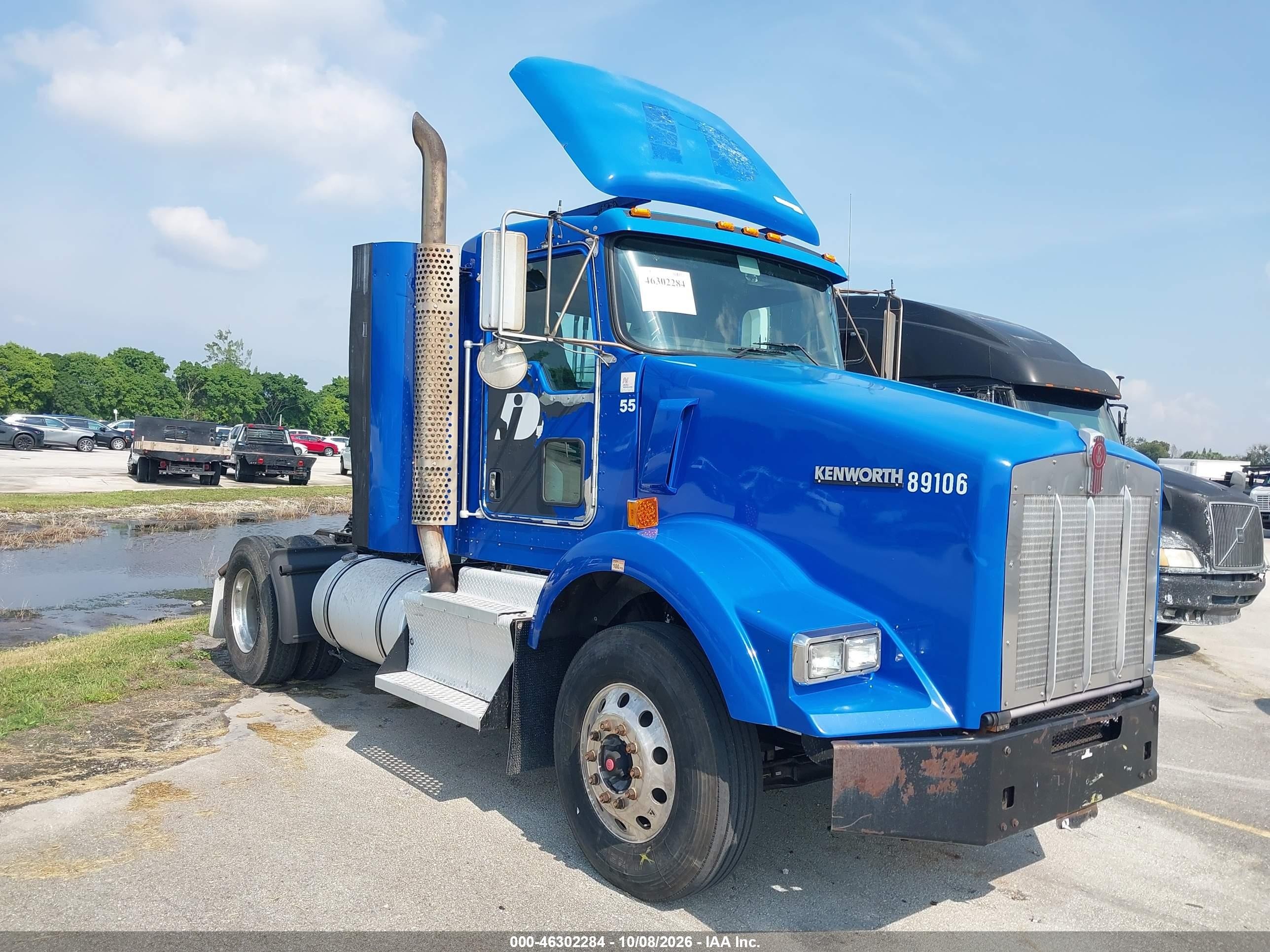 2013 Kenworth Construction VIN 1XKDA48X0DJ367573 — IAAI salvage auction photo