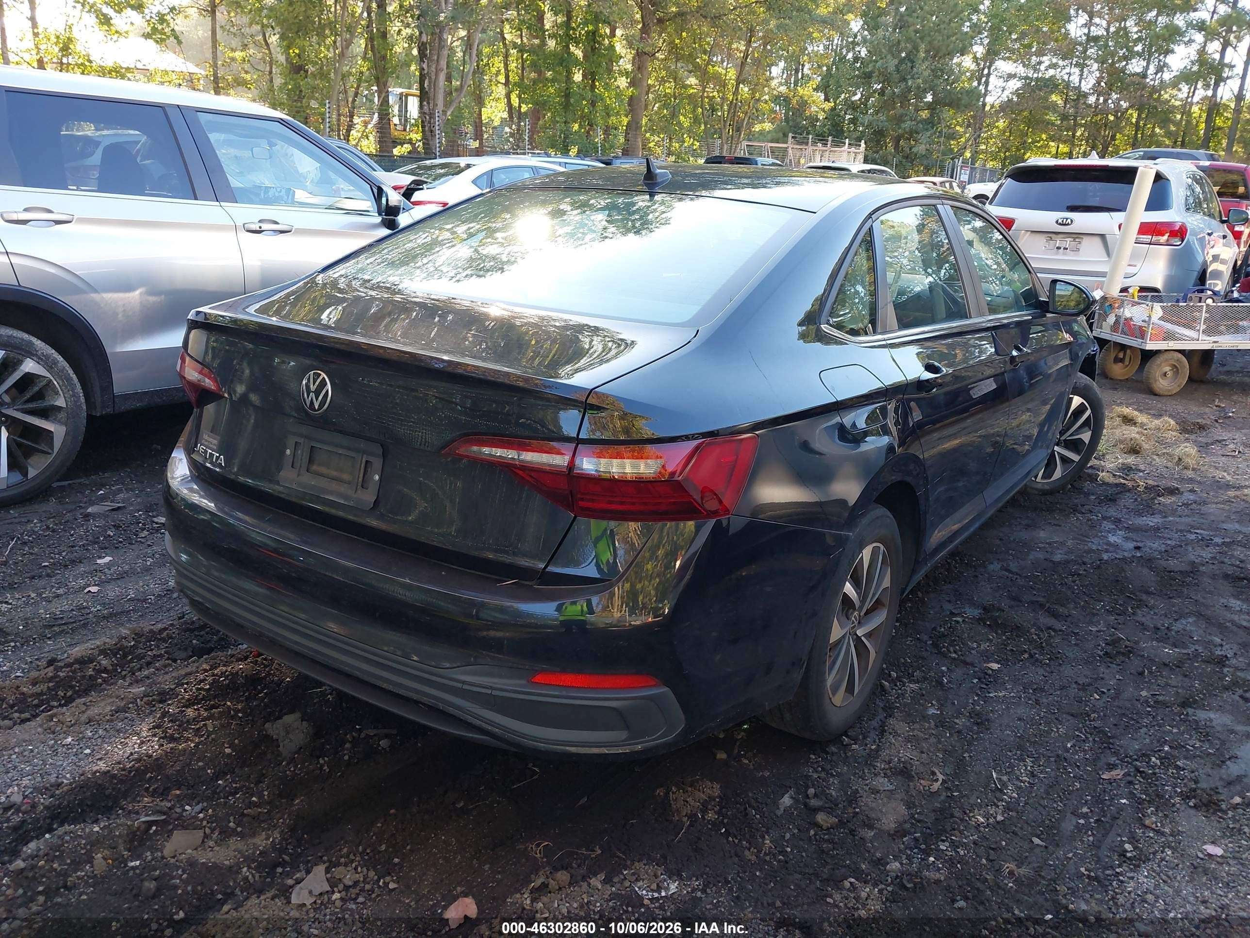 2024 Volkswagen Jetta VIN 3VW5M7BU4RM043735 IAAI salvage auction — Normal Wear, Clear (North Carolina), sold $4,450 on 2026-10-10 (photo 4)