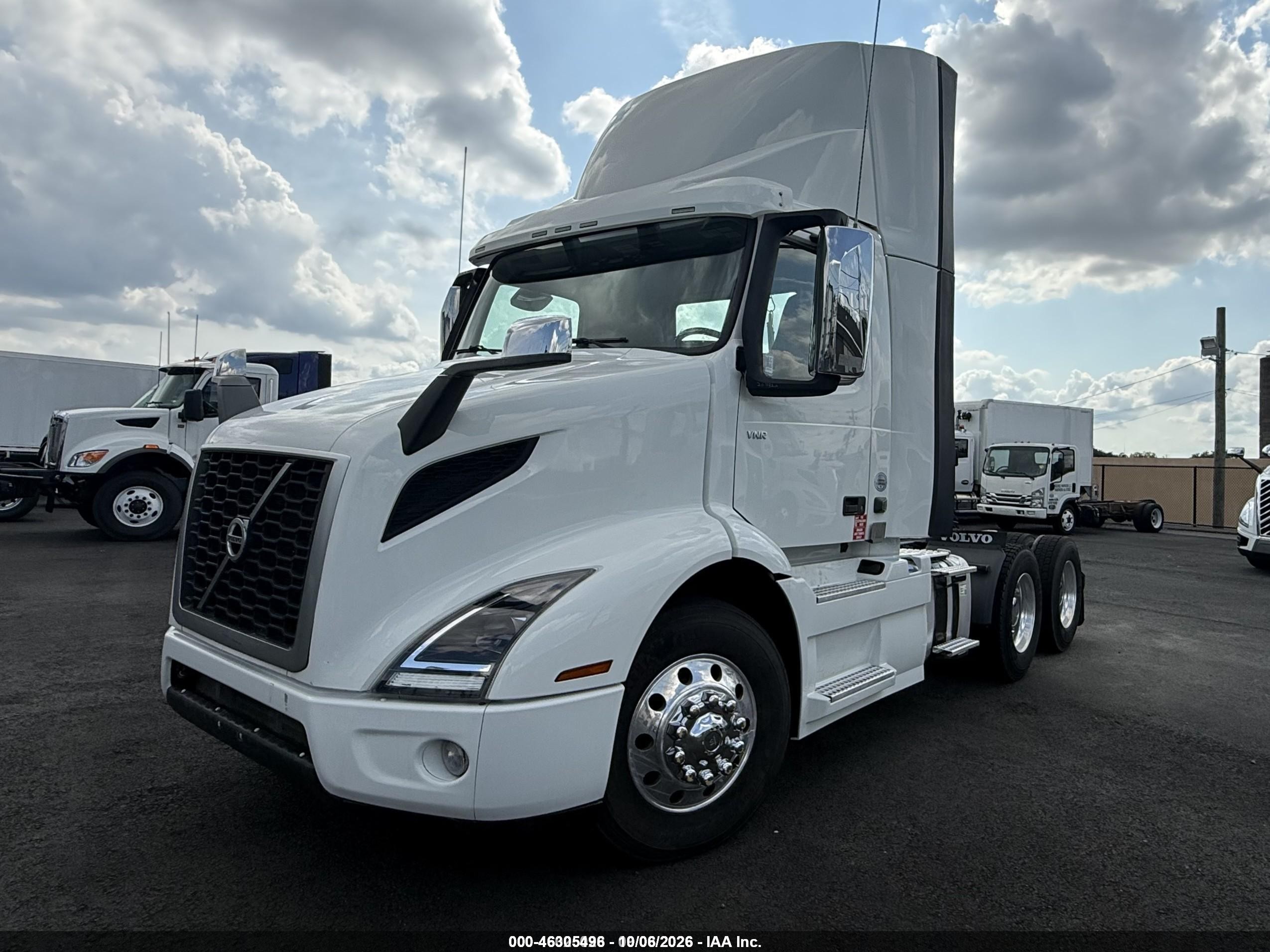 2019 Volvo Vnr64t VIN 4V4WC9EH8KN204320 IAAI salvage auction — Unknown, Clear (New Jersey), sold $9,300 on 2026-10-07 (photo 1)