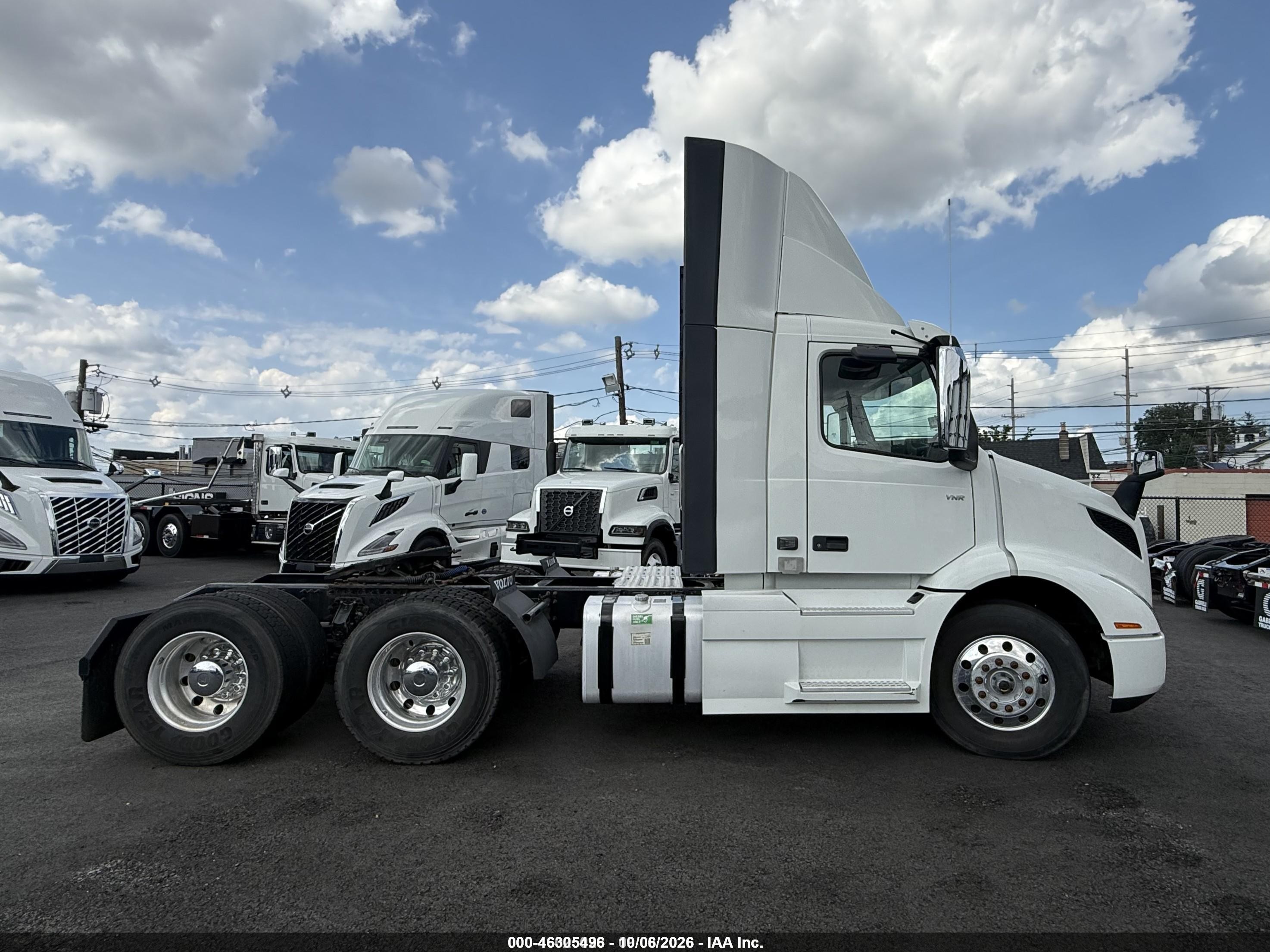 2019 Volvo Vnr64t VIN 4V4WC9EH8KN204320 IAAI salvage auction — Unknown, Clear (New Jersey), sold $9,300 on 2026-10-07 (photo 5)