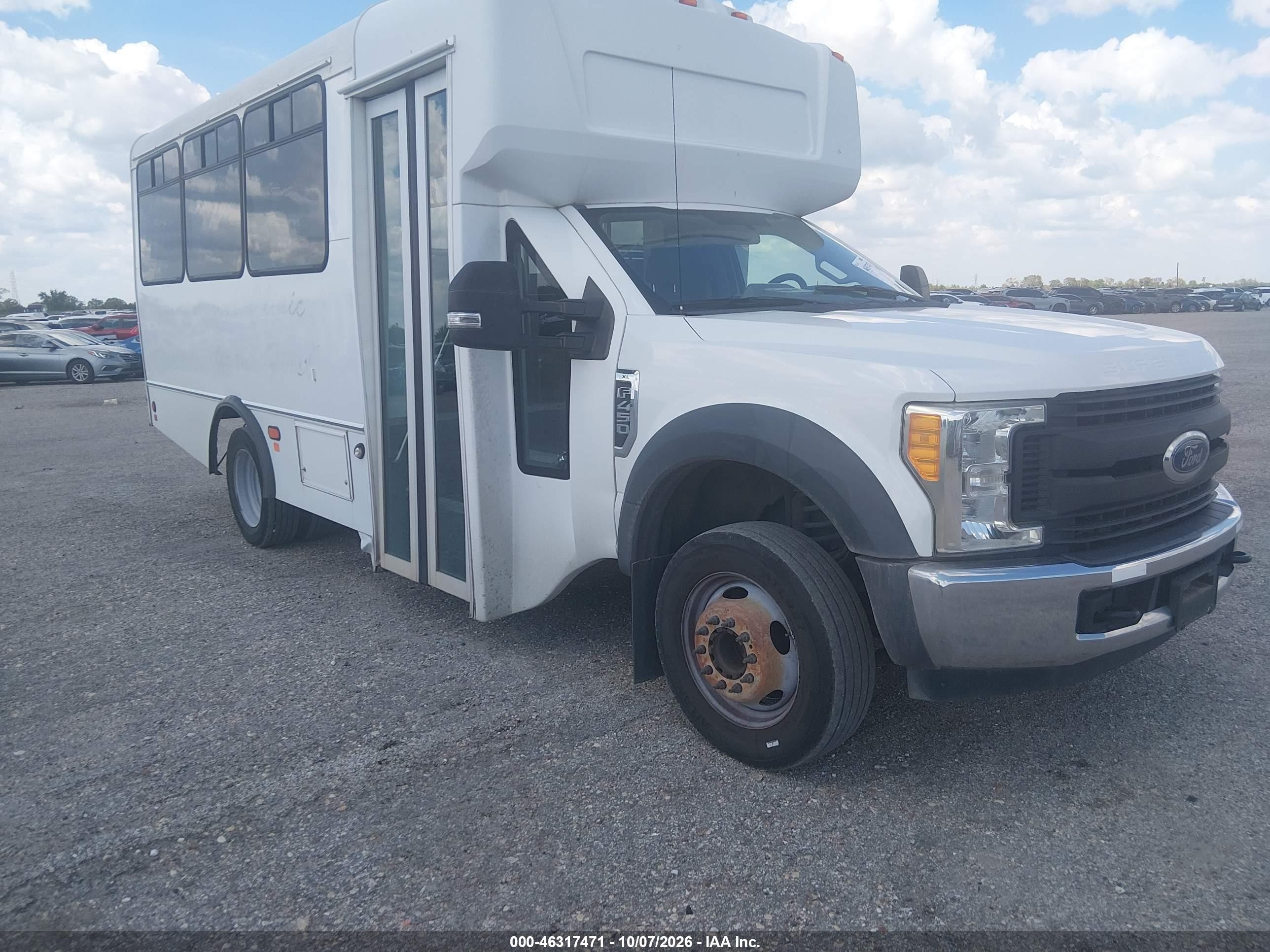 2017 Ford F-450 VIN 1FDAF4GT1HEF24102 — IAAI salvage auction photo