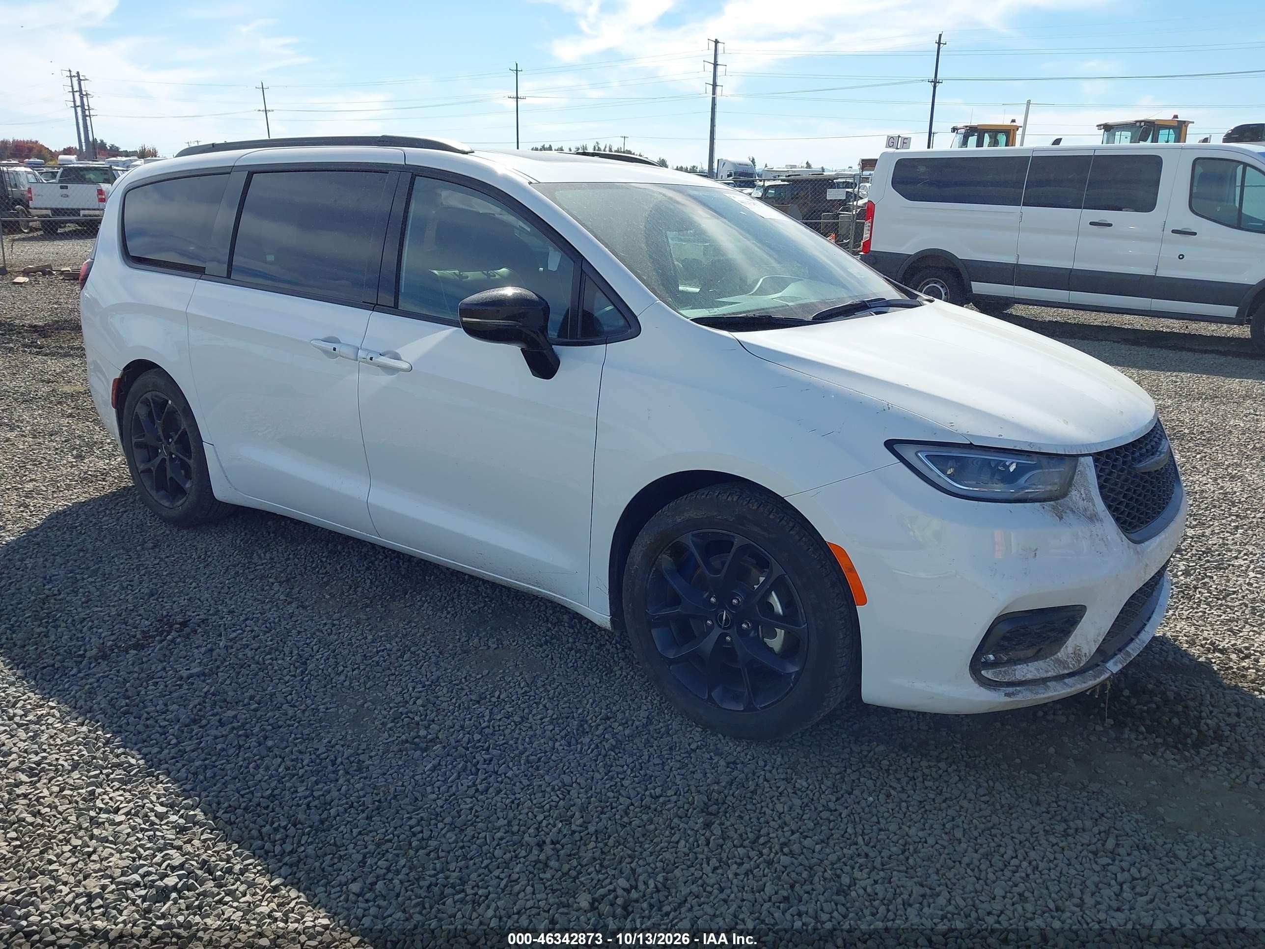 2025 Chrysler Pacifica VIN 2C4RC1GG3SR520340 — IAAI salvage auction photo