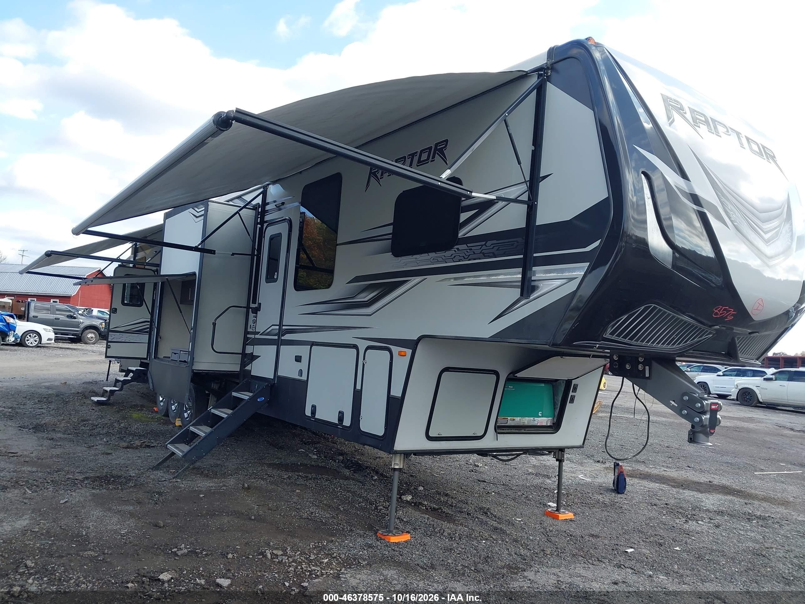 2018 Keystone Raptor VIN 4YDF42133JR800627 — IAAI salvage auction photo