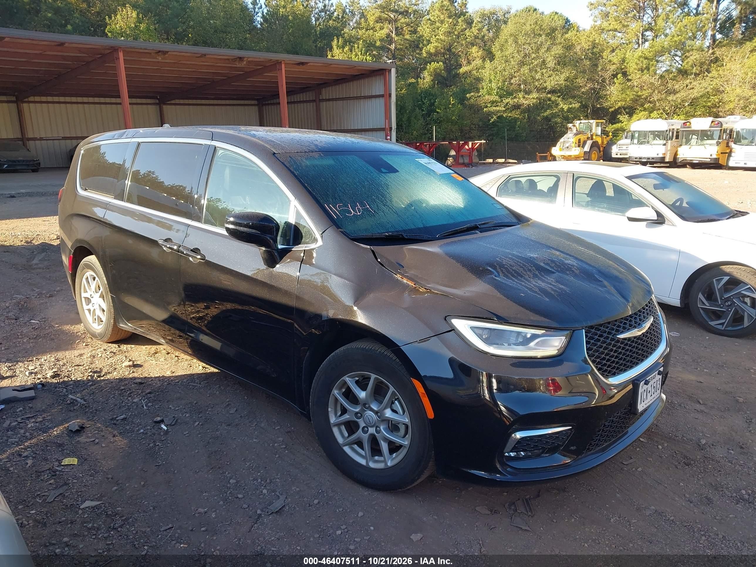 2026 Chrysler Pacifica VIN 2C4RC1BG7TR155203 — IAAI salvage auction photo
