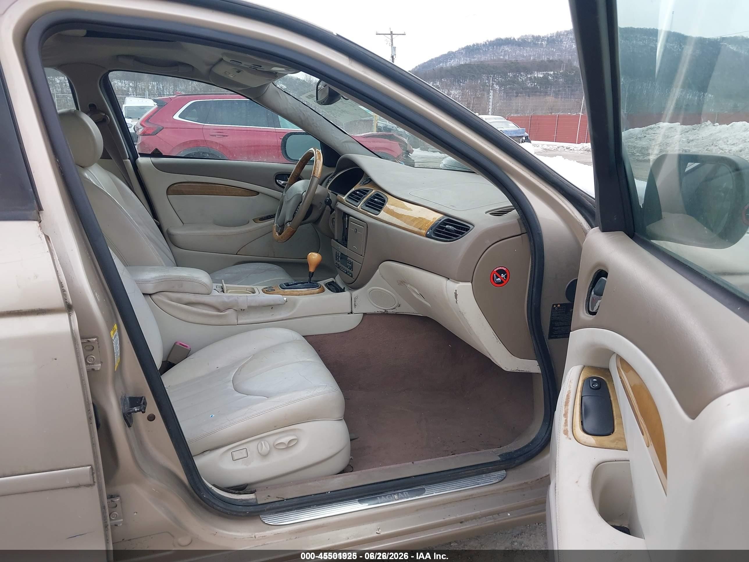 2000 Jaguar S type VIN SAJDA01D4YGL40708 IAAI salvage auction — Front End, Salvage (Idaho), sold $350 on 2026-09-10 (photo 5)