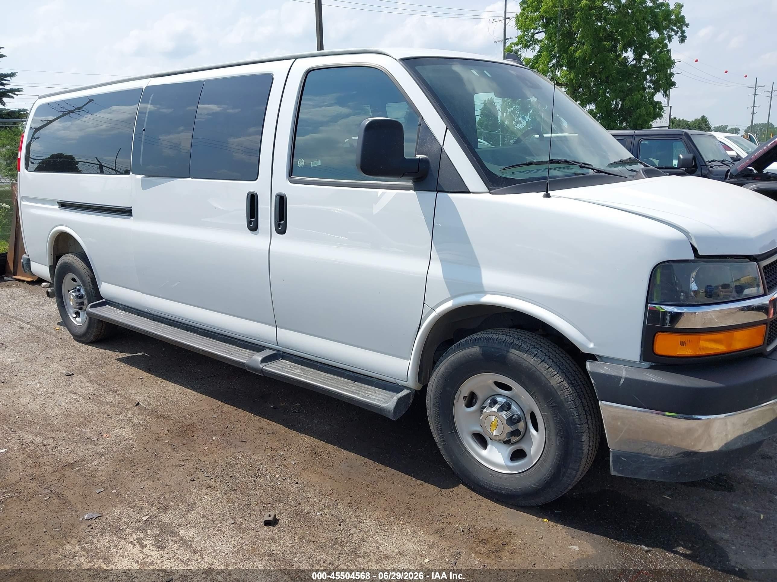 2025 Chevrolet Express 2500 VIN 1GAZGPFP1S1255018 — IAAI salvage auction photo