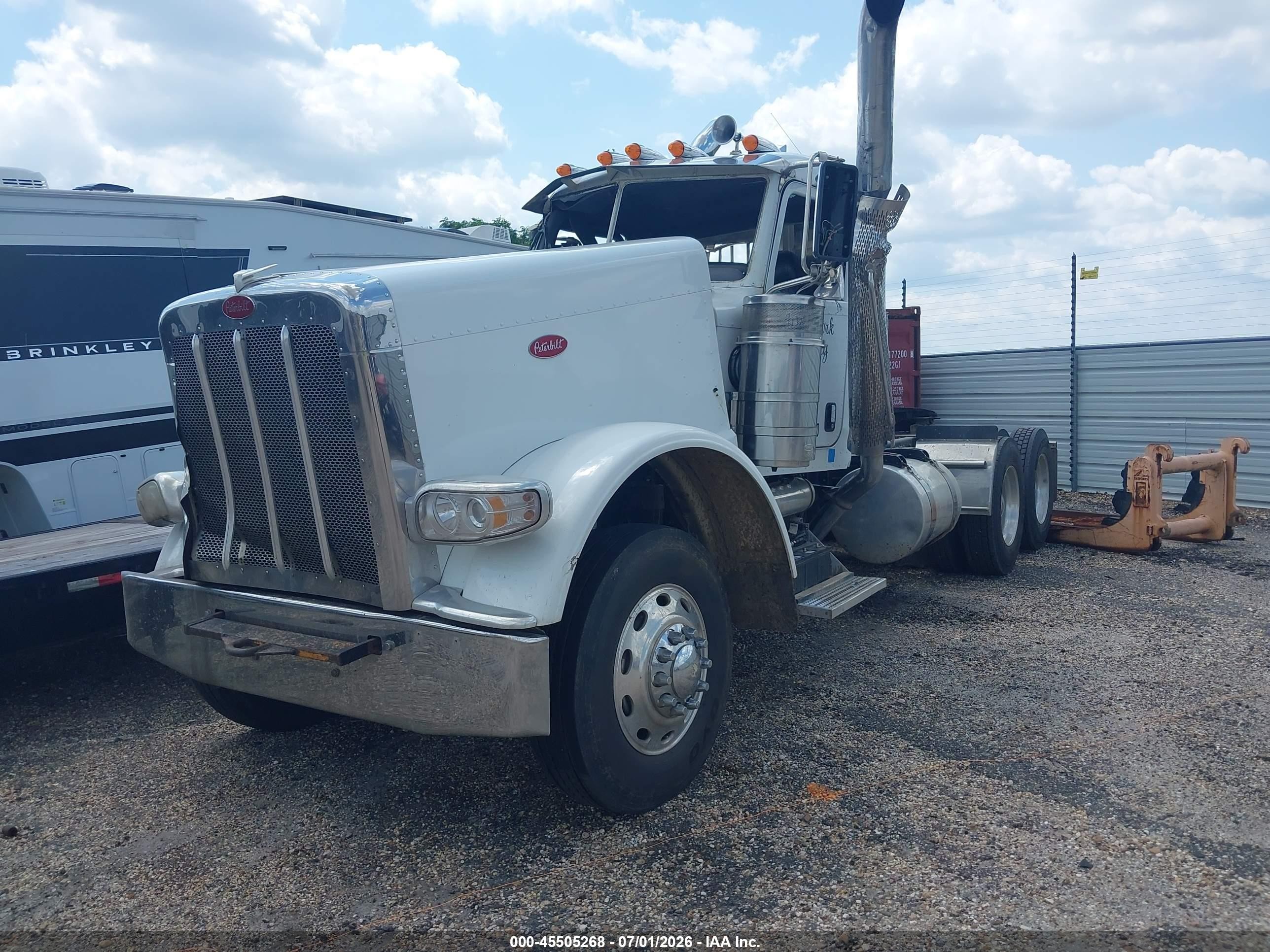 2018 Peterbilt 389 VIN 1XPXD49X1JD457614 IAAI salvage auction — Rollover, Salvage (Alabama), sold $13,500 on 2026-09-09 (photo 2)