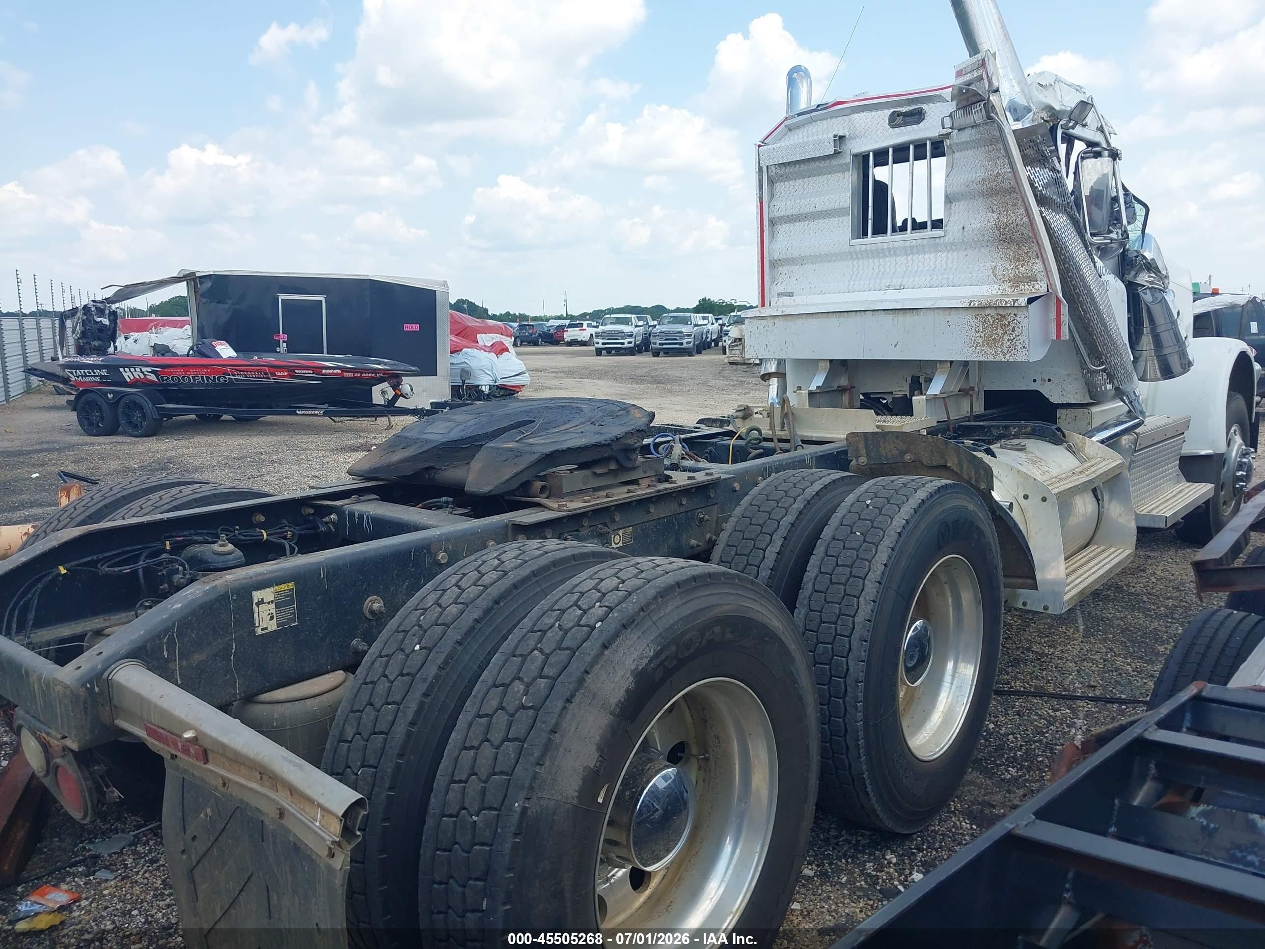 2018 Peterbilt 389 VIN 1XPXD49X1JD457614 IAAI salvage auction — Rollover, Salvage (Alabama), sold $13,500 on 2026-09-09 (photo 4)