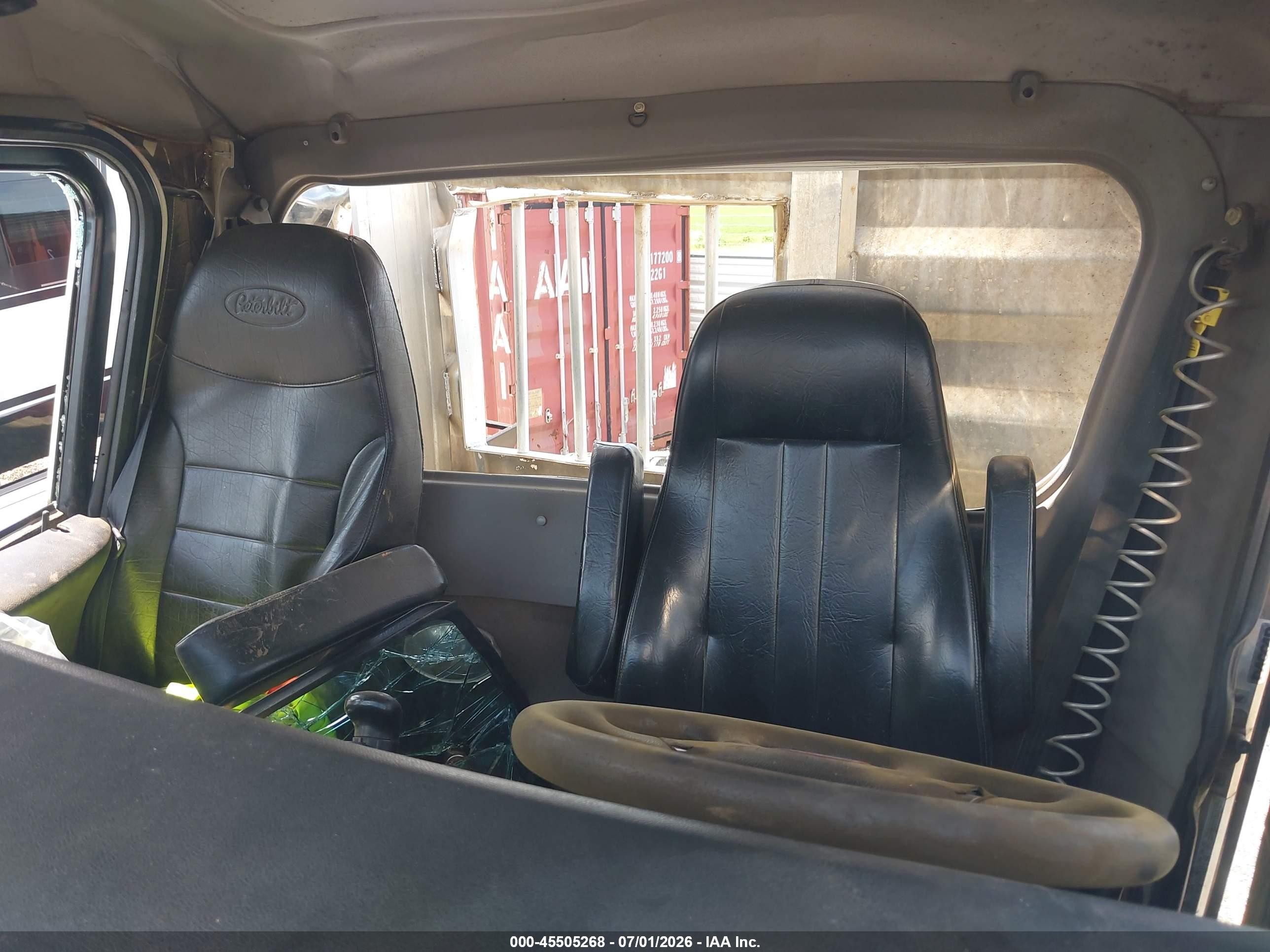 2018 Peterbilt 389 VIN 1XPXD49X1JD457614 IAAI salvage auction — Rollover, Salvage (Alabama), sold $13,500 on 2026-09-09 (photo 8)