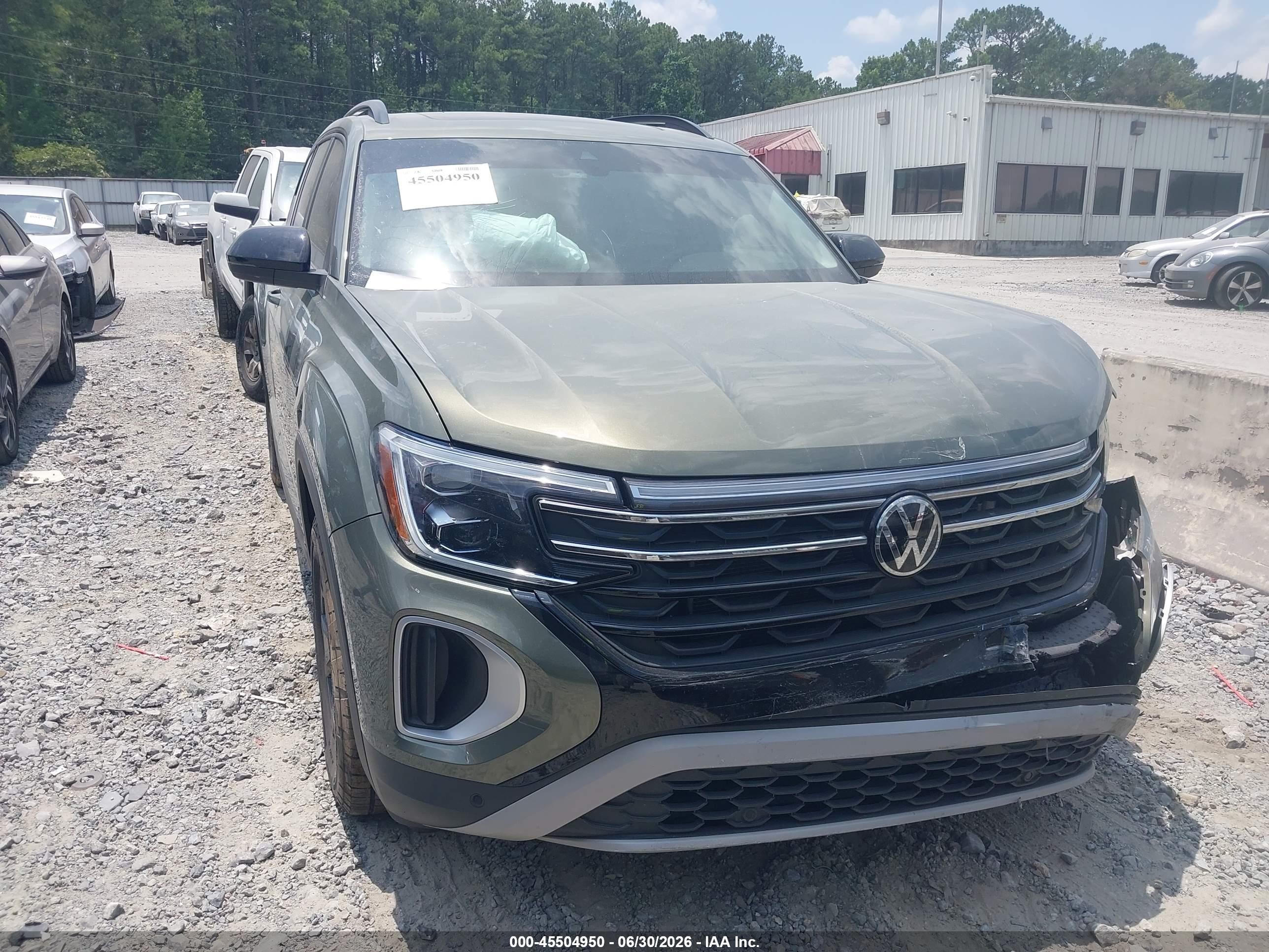 2024 Volkswagen Atlas VIN 1V2CR2CA2RC574290 — IAAI salvage auction photo