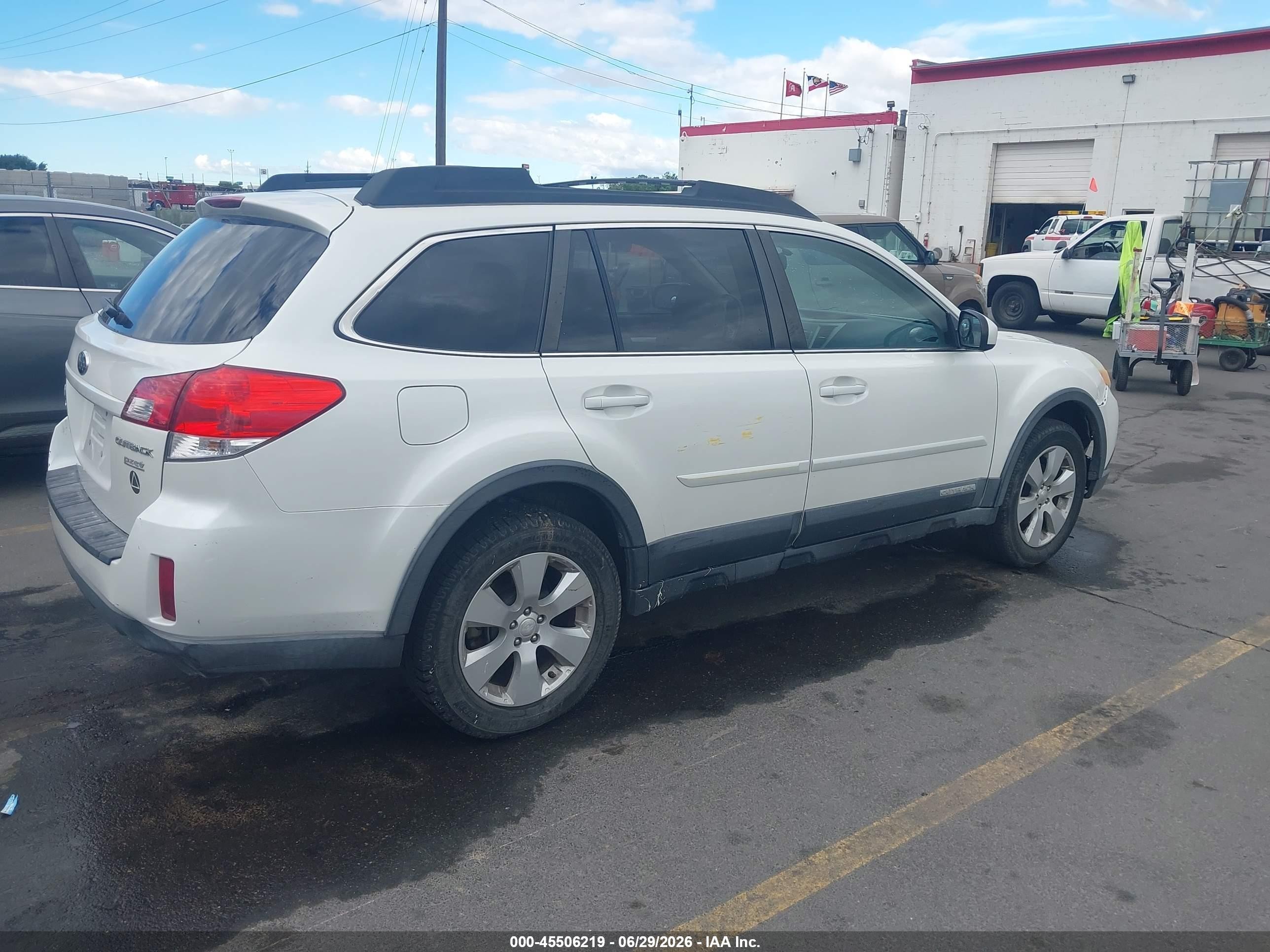 2011 Subaru Outback VIN 4S4BRBGC8B3336938 IAAI salvage auction — Normal Wear, Clear (Utah), sold $275 on 2026-07-09 (photo 4)
