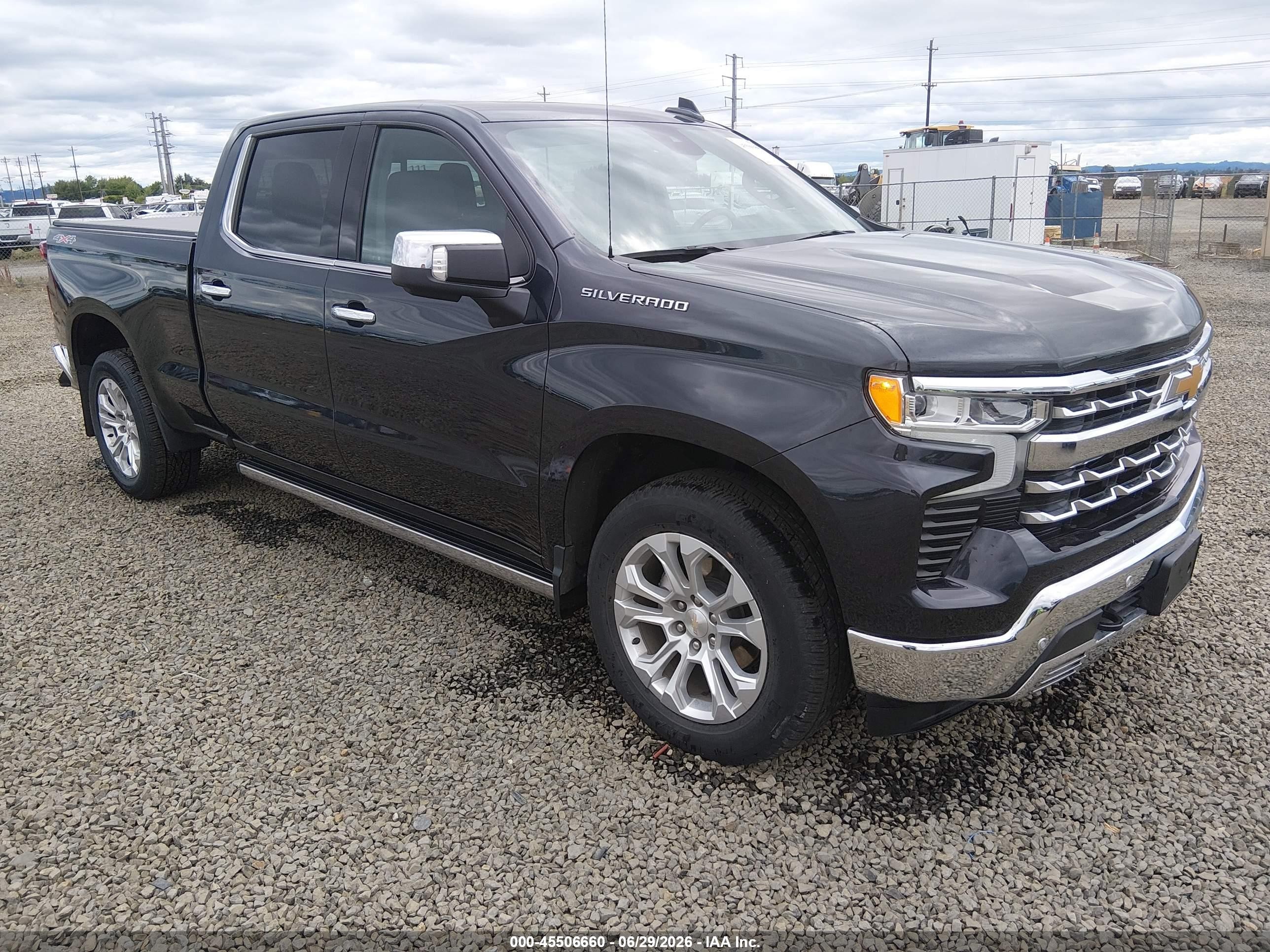2024 Chevrolet Silverado 1500 VIN 1GCUDGED5RZ157798 — IAAI salvage auction photo