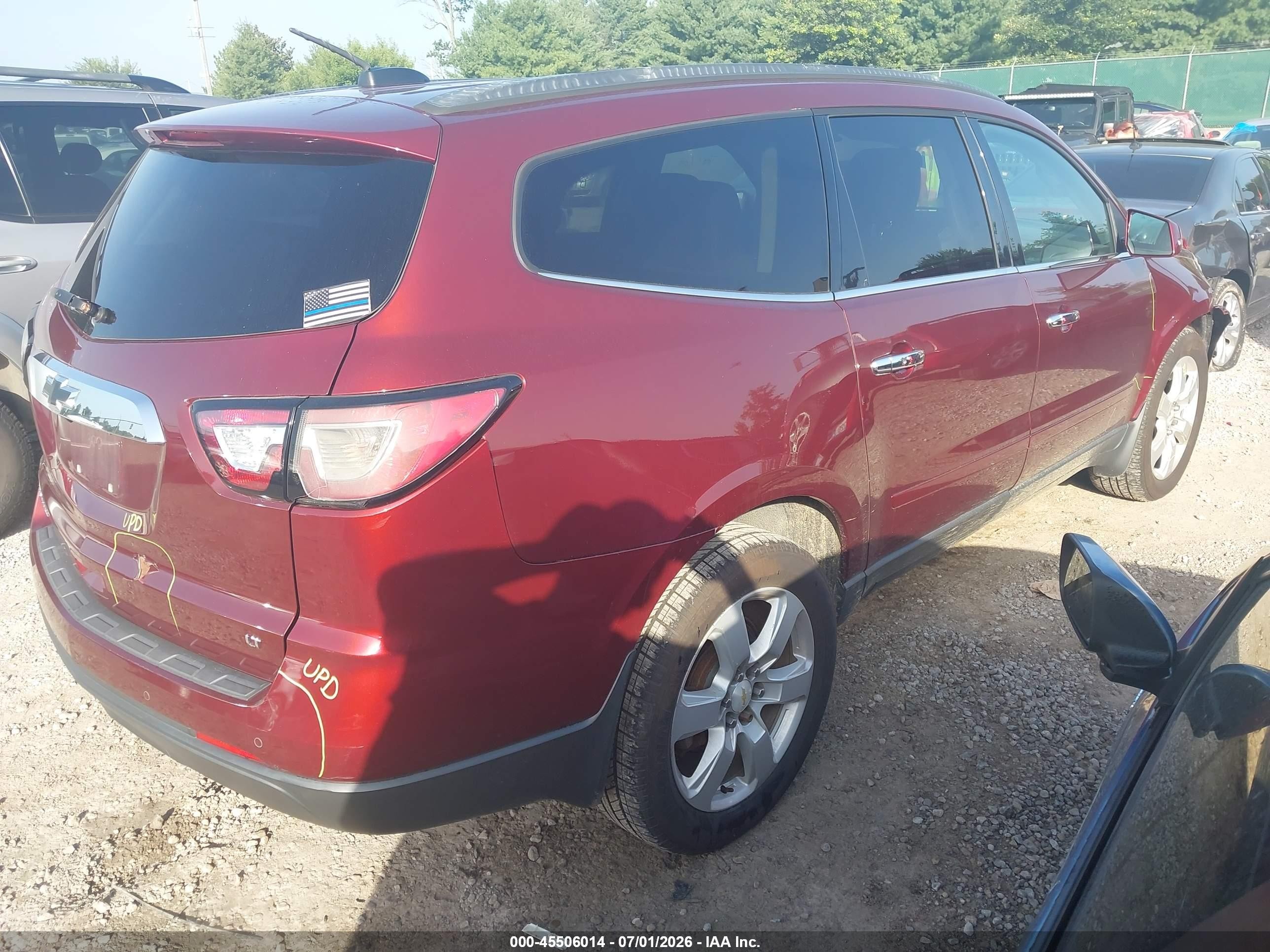 2017 Chevrolet Traverse VIN 1GNKRGKDXHJ118562 IAAI salvage auction — Unknown, Salvage (Kentucky), sold $300 on 2026-09-08 (photo 4)