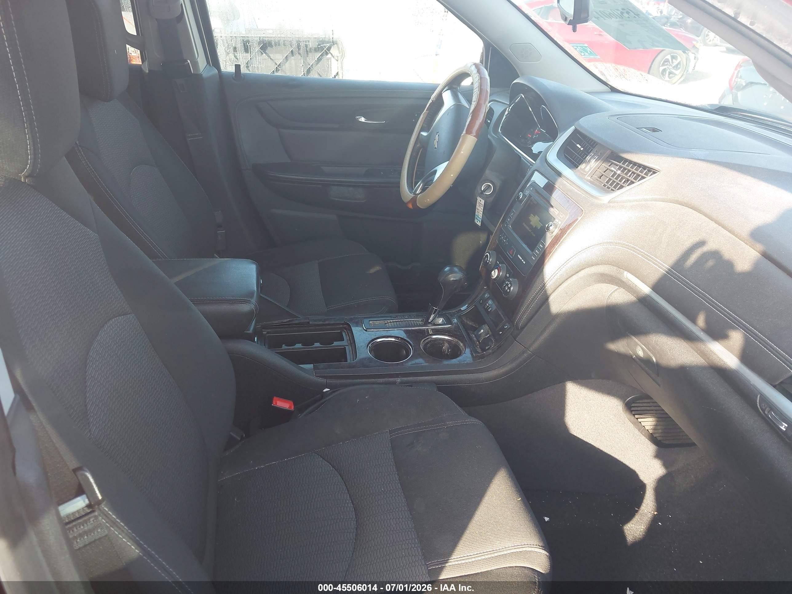 2017 Chevrolet Traverse VIN 1GNKRGKDXHJ118562 IAAI salvage auction — Unknown, Salvage (Kentucky), sold $300 on 2026-09-08 (photo 5)