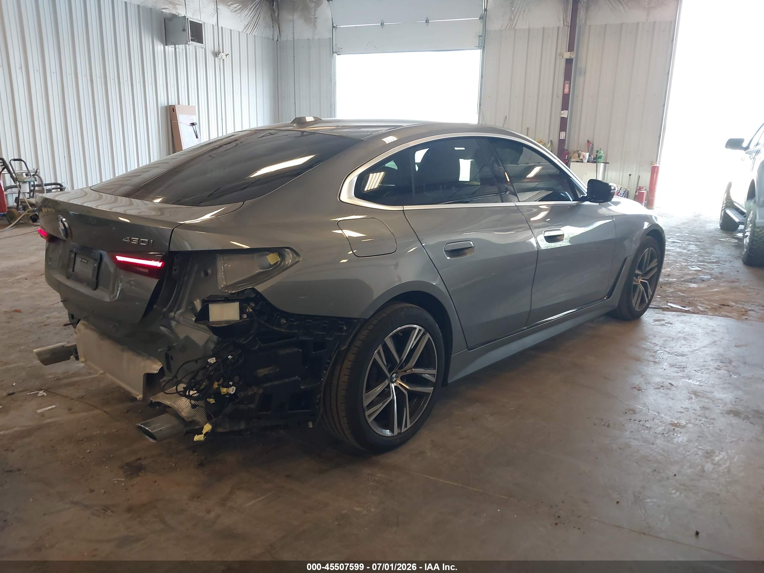 2026 BMW 4er VIN WBA33FB02TFV47855 IAAI salvage auction — Rear End, Clear (Michigan), sold $25,450 on 2026-08-17 (photo 4)