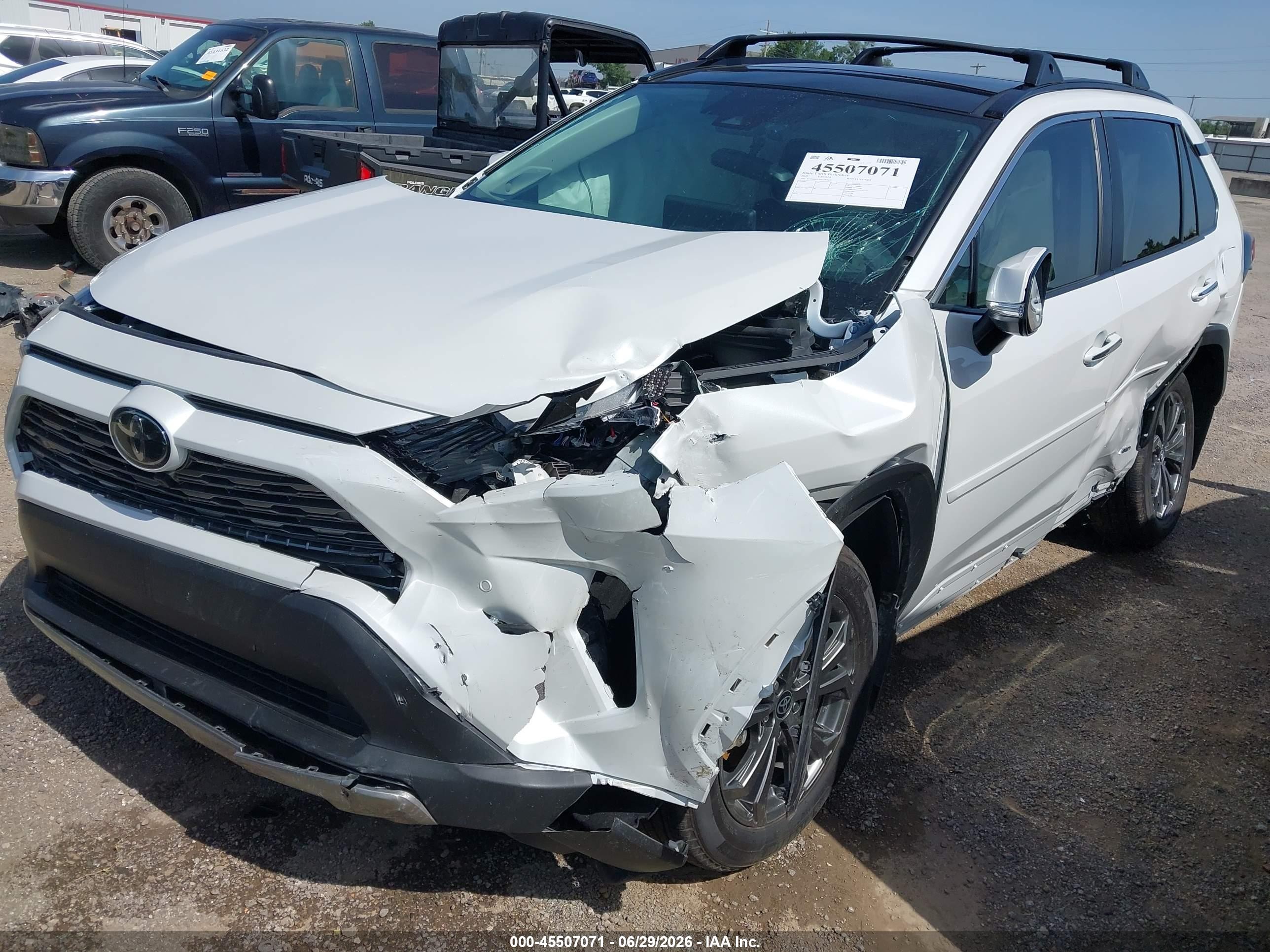 2025 Toyota Rav4 hybrid VIN 4T3D6RFV1SU186881 IAAI salvage auction — Front & Rear, Clear (Oklahoma), sold $11,100 on 2026-08-25 (photo 2)
