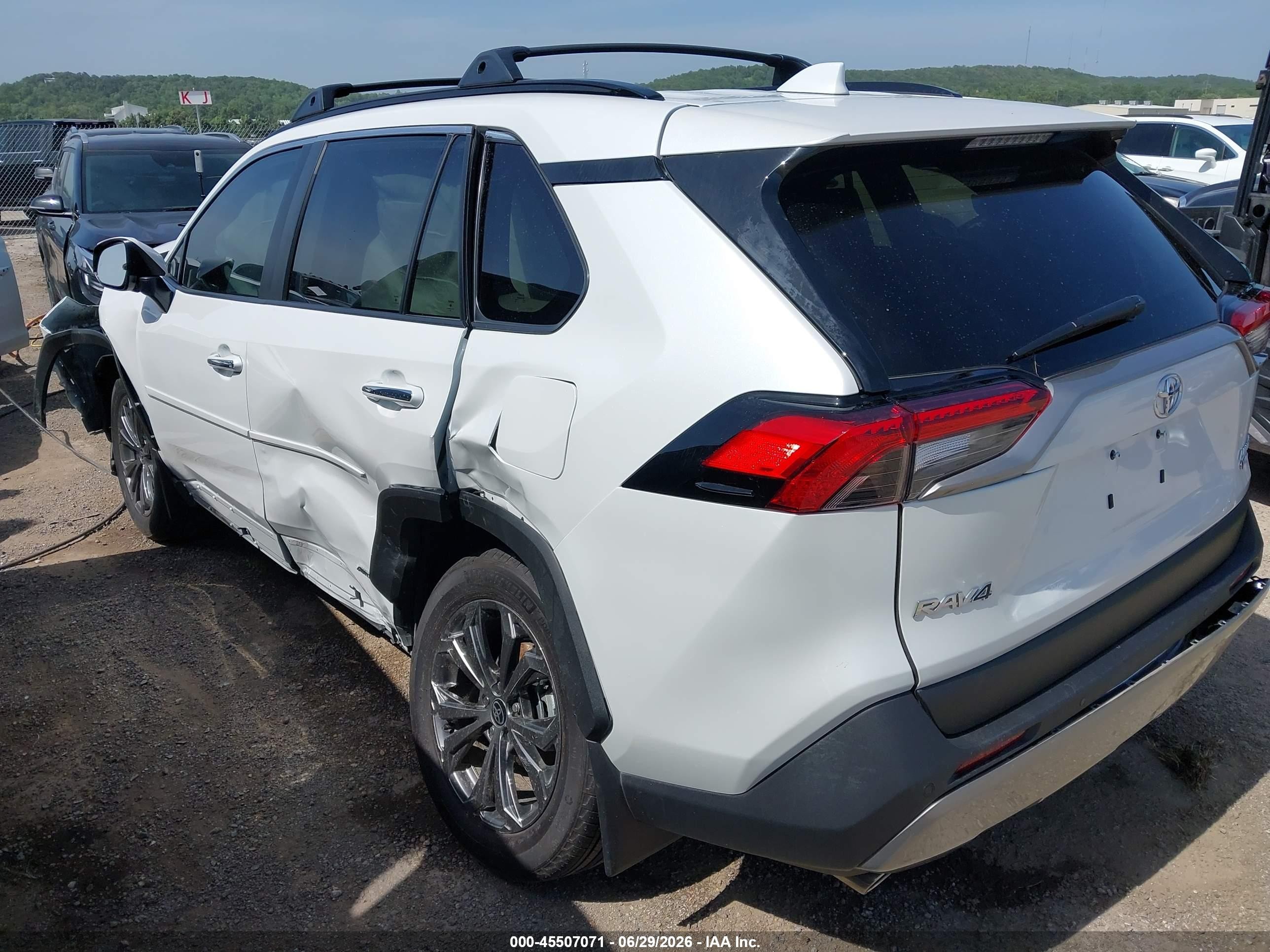 2025 Toyota Rav4 hybrid VIN 4T3D6RFV1SU186881 IAAI salvage auction — Front & Rear, Clear (Oklahoma), sold $11,100 on 2026-08-25 (photo 3)