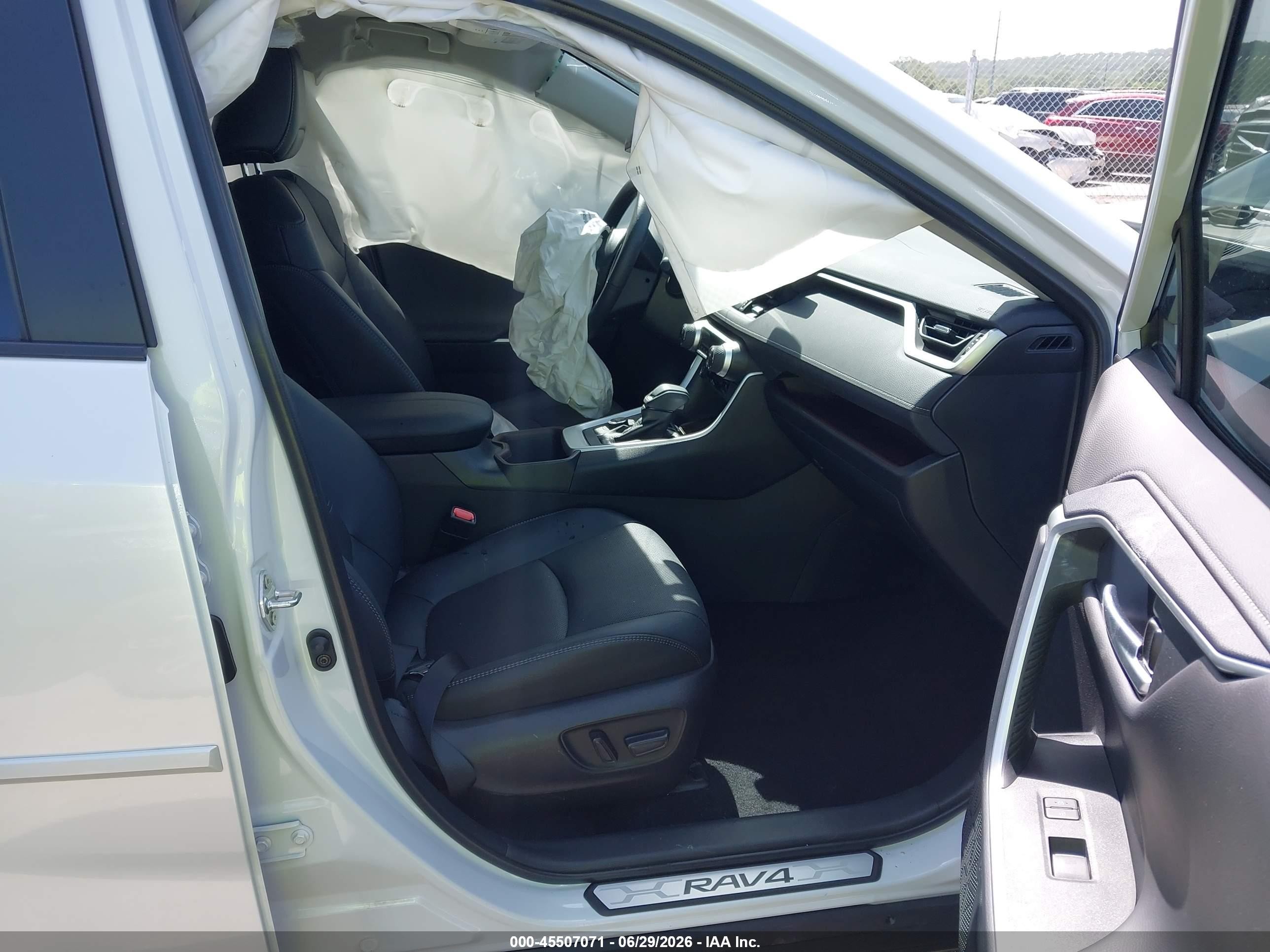 2025 Toyota Rav4 hybrid VIN 4T3D6RFV1SU186881 IAAI salvage auction — Front & Rear, Clear (Oklahoma), sold $11,100 on 2026-08-25 (photo 5)