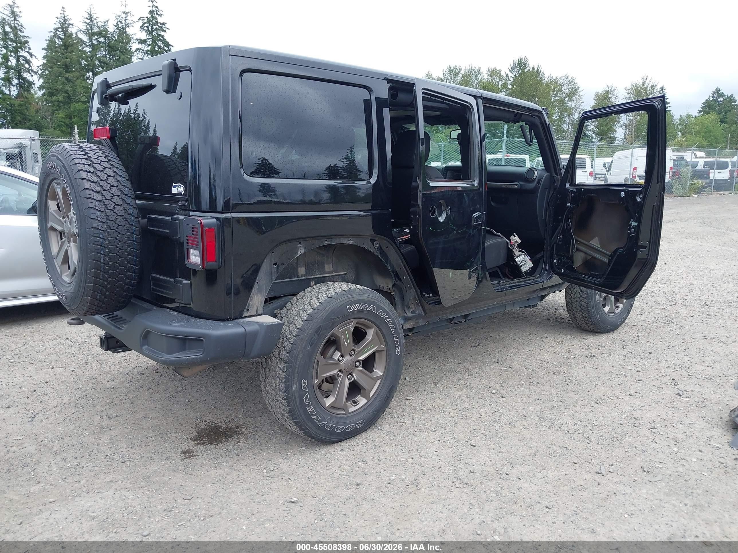 2018 Jeep Wrangler Unlimited VIN 1C4BJWDG7JL864513 IAAI salvage auction — Side, Bill Of Sale (Washington), sold $7,600 on 2026-07-12 (photo 4)