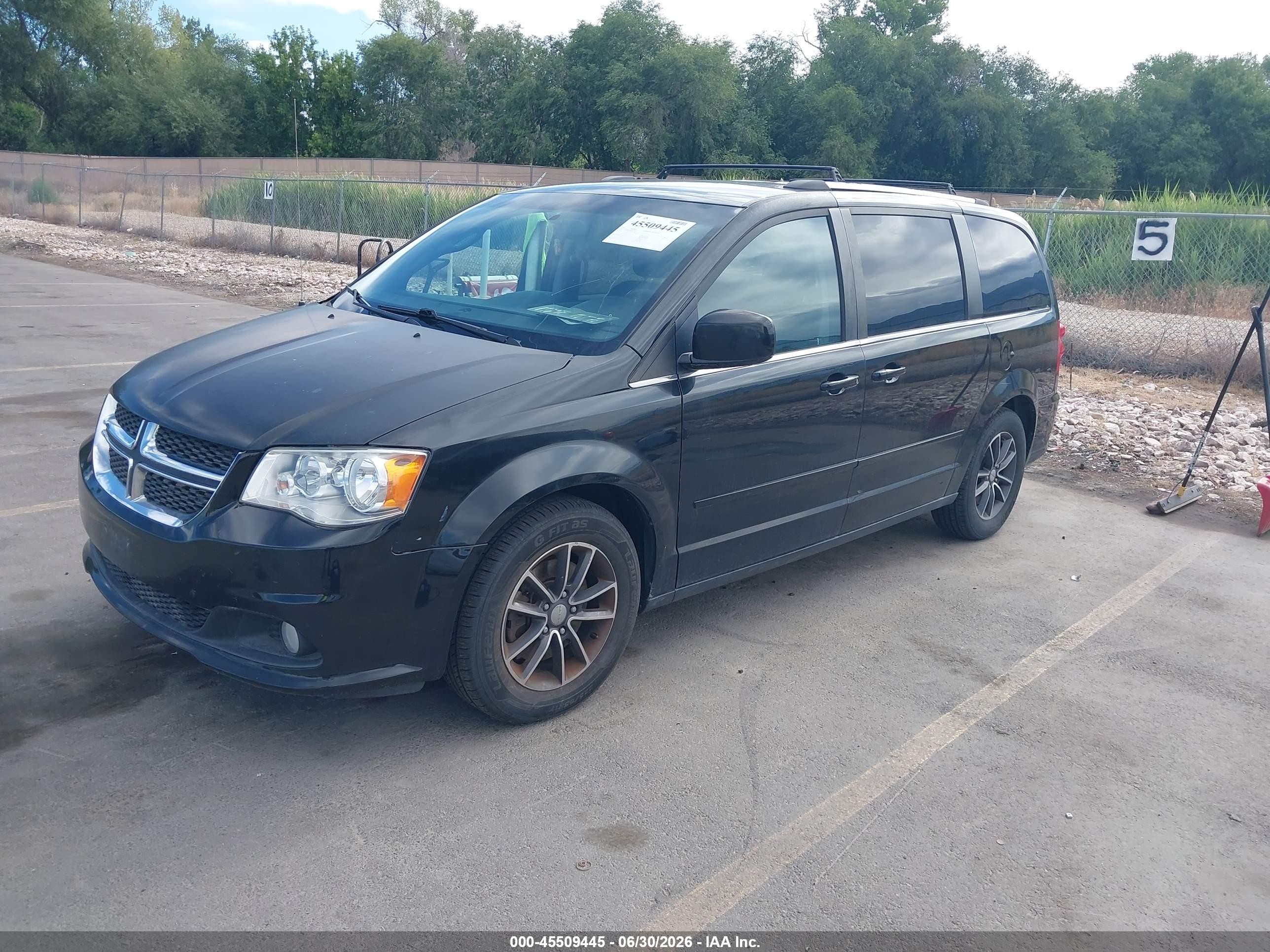 2017 Dodge Grand Caravan VIN 2C4RDGCG9HR545631 IAAI salvage auction — Normal Wear, Clear (Utah), sold $350 on 2026-07-09 (photo 2)