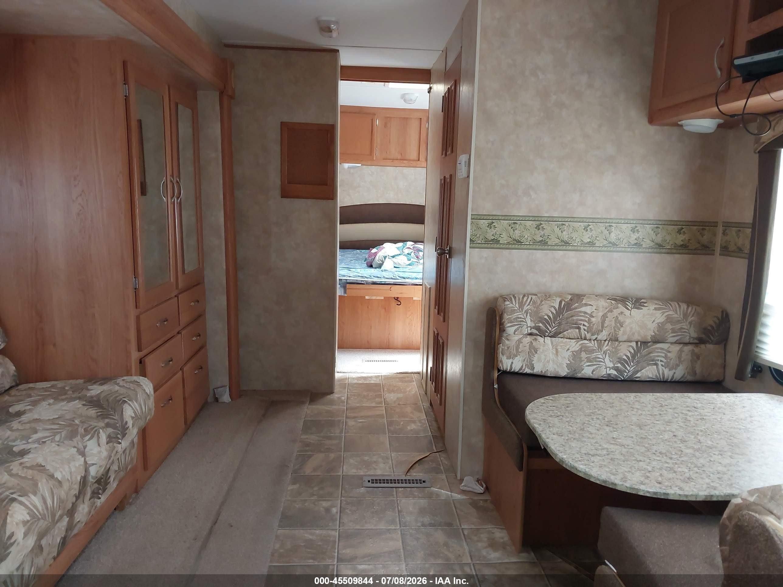 2008 Jayco Jay Flight VIN 1UJBJ02N581EC0646 IAAI salvage auction — Hail, Regular Certificate (Iowa), sold $1,300 on 2026-09-22 (photo 5)