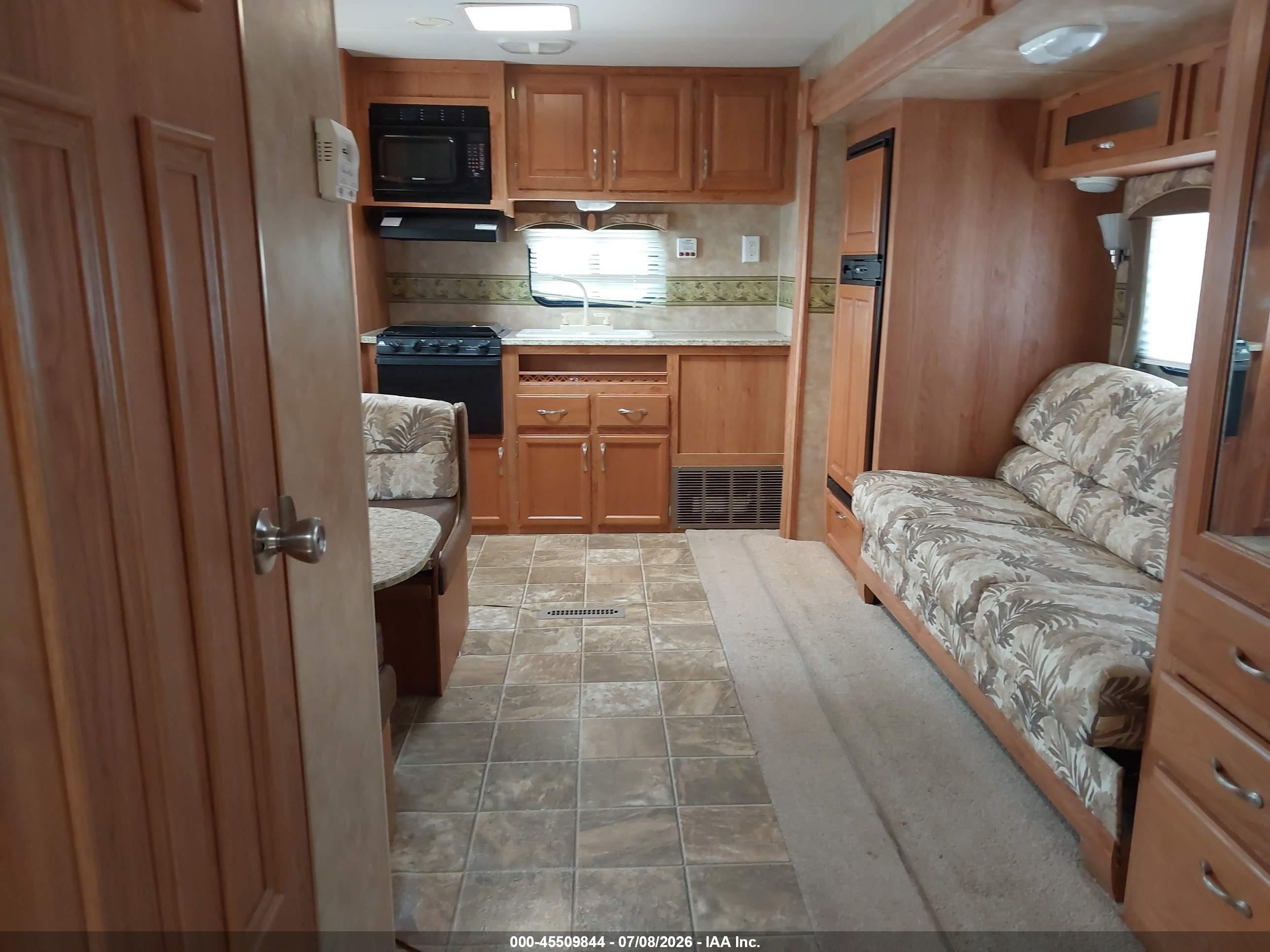 2008 Jayco Jay Flight VIN 1UJBJ02N581EC0646 IAAI salvage auction — Hail, Regular Certificate (Iowa), sold $1,300 on 2026-09-22 (photo 8)