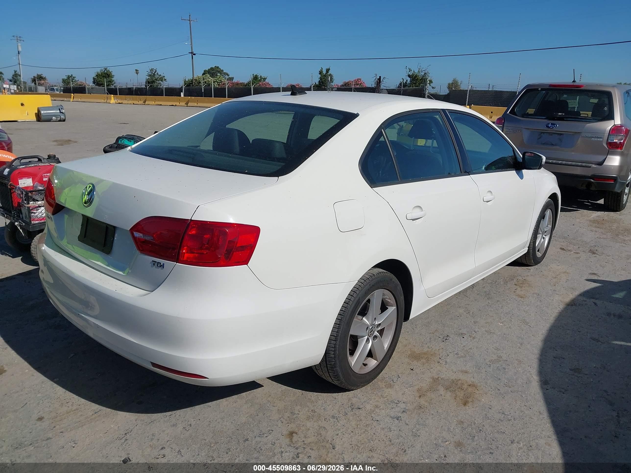 2012 Volkswagen Jetta VIN 3VWLL7AJ1CM428372 IAAI salvage auction — Normal Wear, Clear - Dealer Only (California), sold $825 on 2026-07-09 (photo 4)