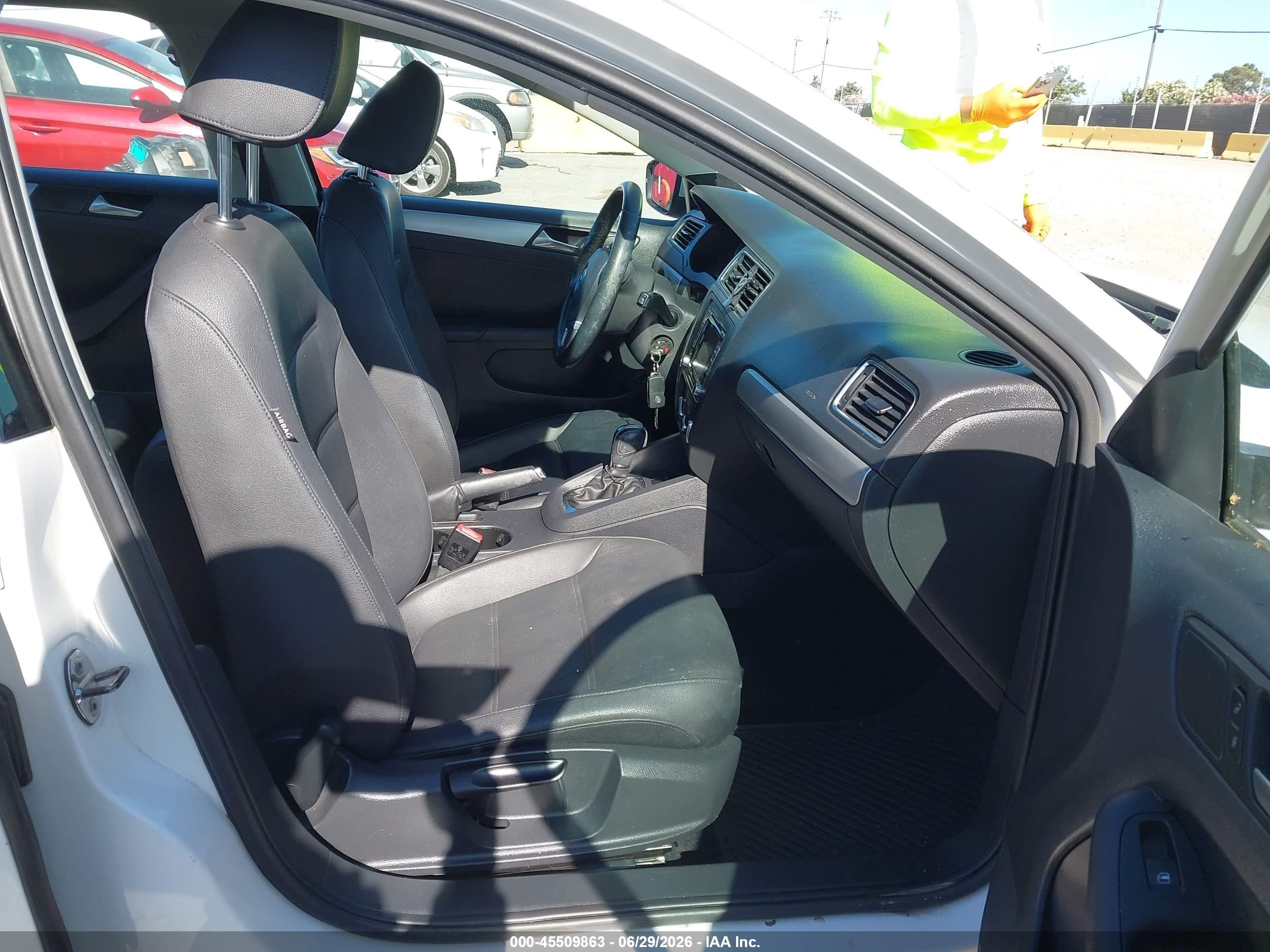 2012 Volkswagen Jetta VIN 3VWLL7AJ1CM428372 IAAI salvage auction — Normal Wear, Clear - Dealer Only (California), sold $825 on 2026-07-09 (photo 5)
