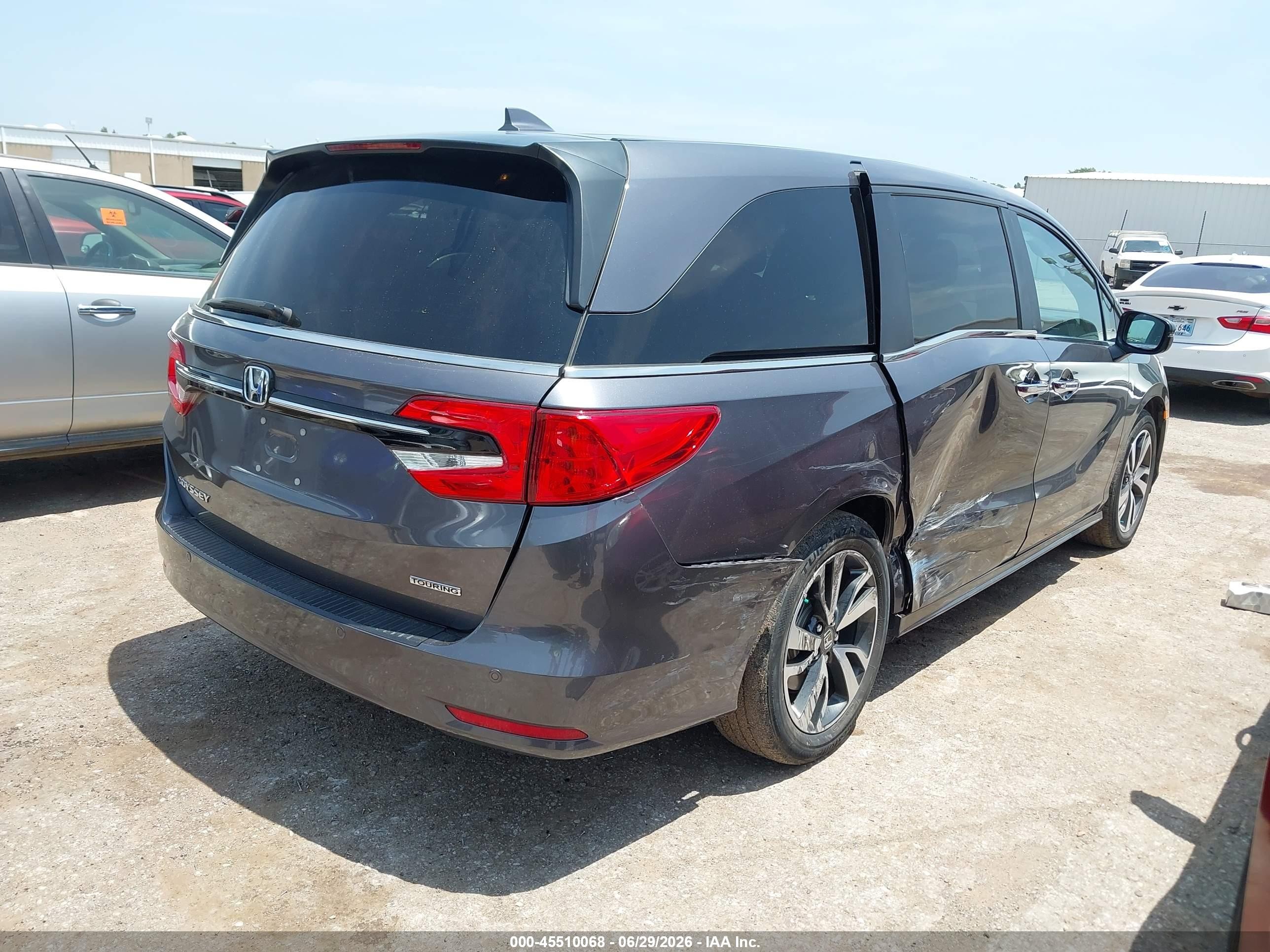 2024 Honda Odyssey VIN 5FNRL6H89RB061373 IAAI salvage auction — Side, Salvage (Oklahoma), sold $13,550 on 2026-08-26 (photo 4)