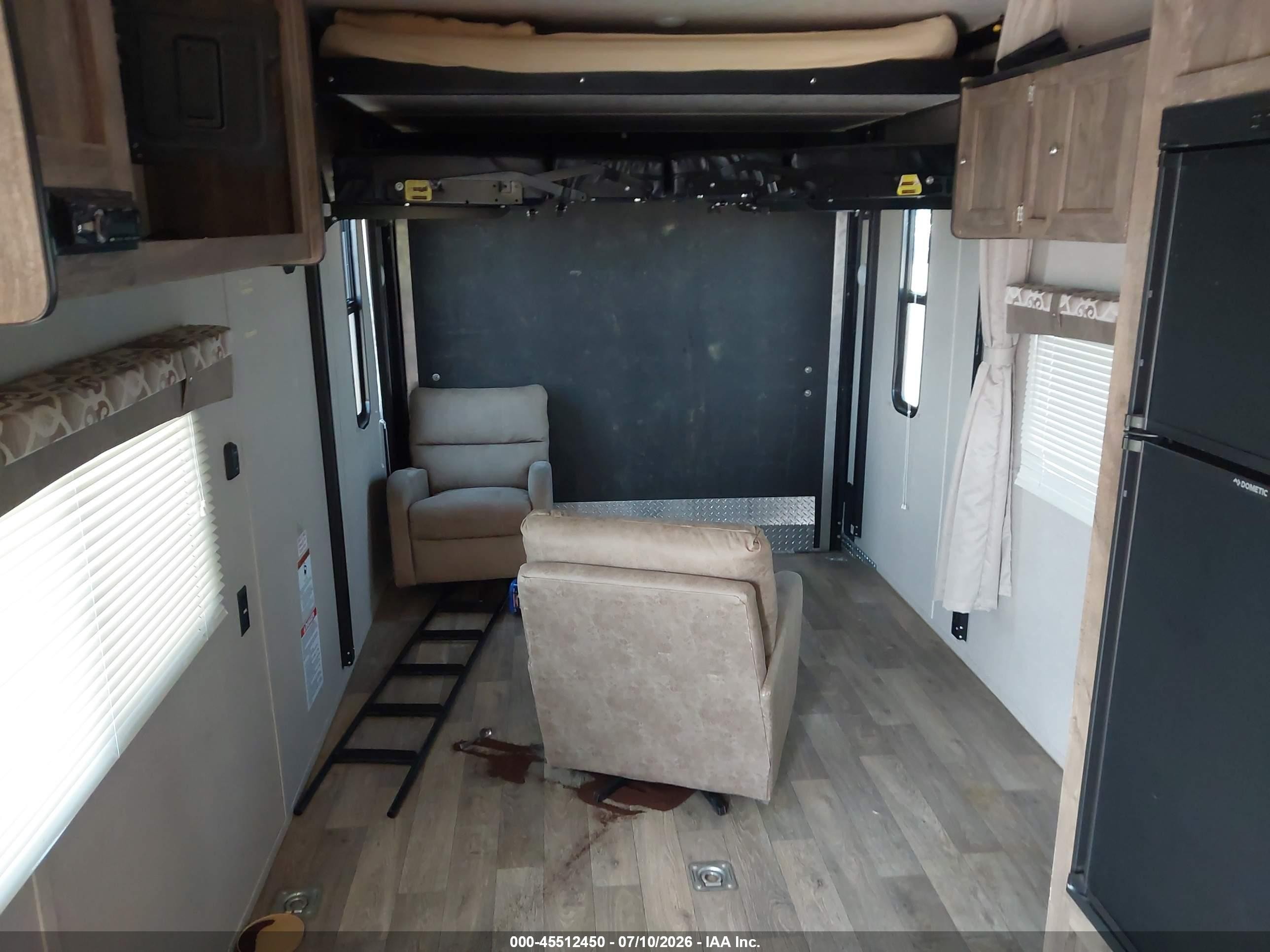 2019 Puma VIN 5ZT2PTSB5K4000736 IAAI salvage auction — Hail, Salvage (Minnesota), sold $4,050 on 2026-09-09 (photo 8)