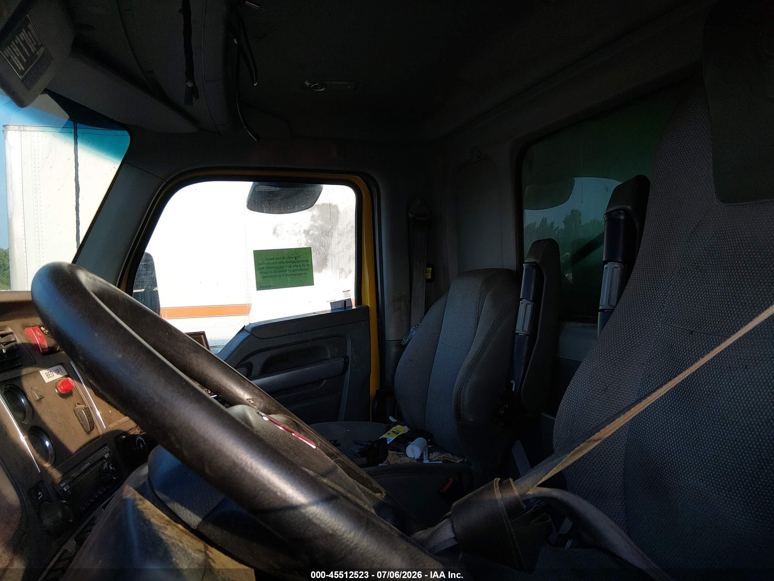 2016 Kenworth Construction VIN 1NKZXPTX5GJ120559 IAAI salvage auction — Rollover, Salvage (North Carolina), sold $27,500 on 2026-09-30 (photo 8)