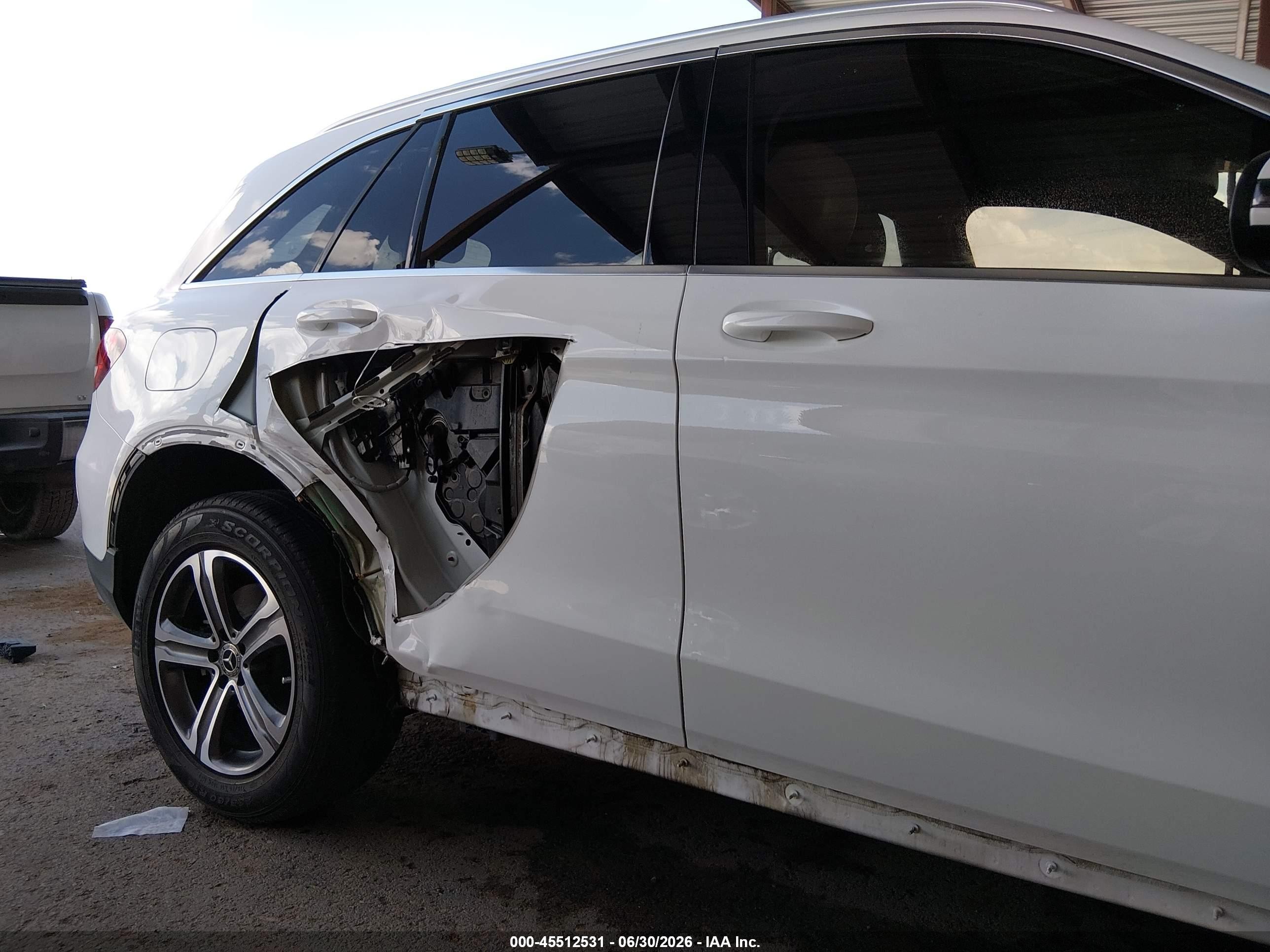 2018 Mercedes-Benz GLC-Class VIN WDC0G4JB2JV087742 IAAI salvage auction — Side, Original (Texas), sold $7,250 on 2026-09-27 (photo 6)