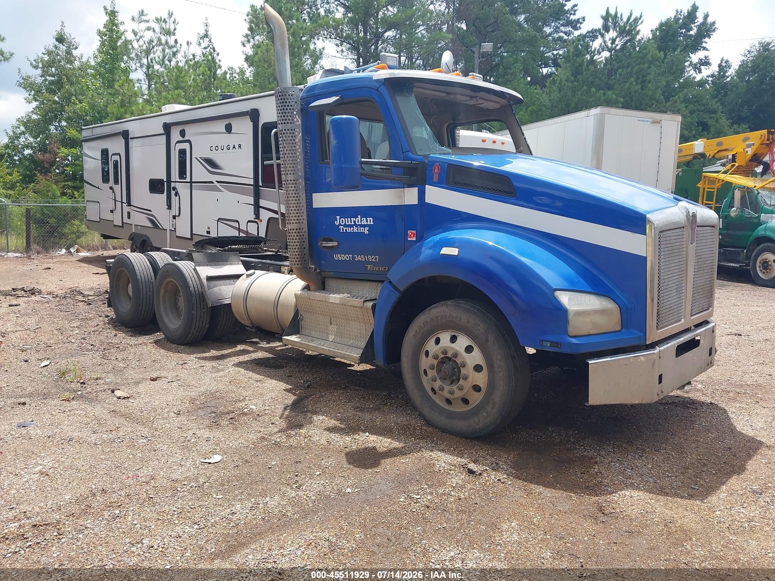 2017 Kenworth T880 VIN 1XKZDP9X6HJ169874 — IAAI salvage auction photo