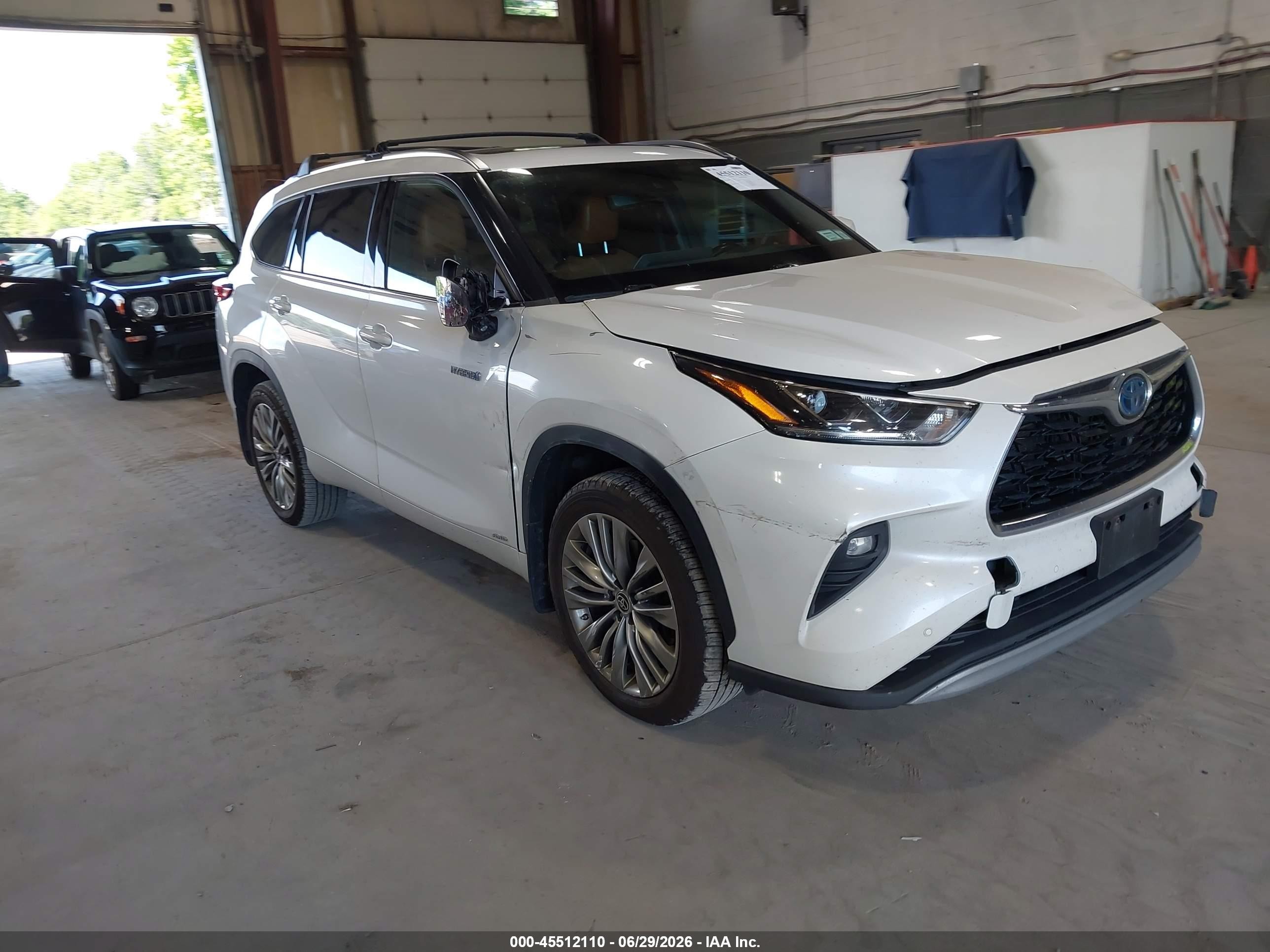 2021 Toyota Highlander Hybrid VIN 5TDEBRCH5MS058050 — IAAI salvage auction photo