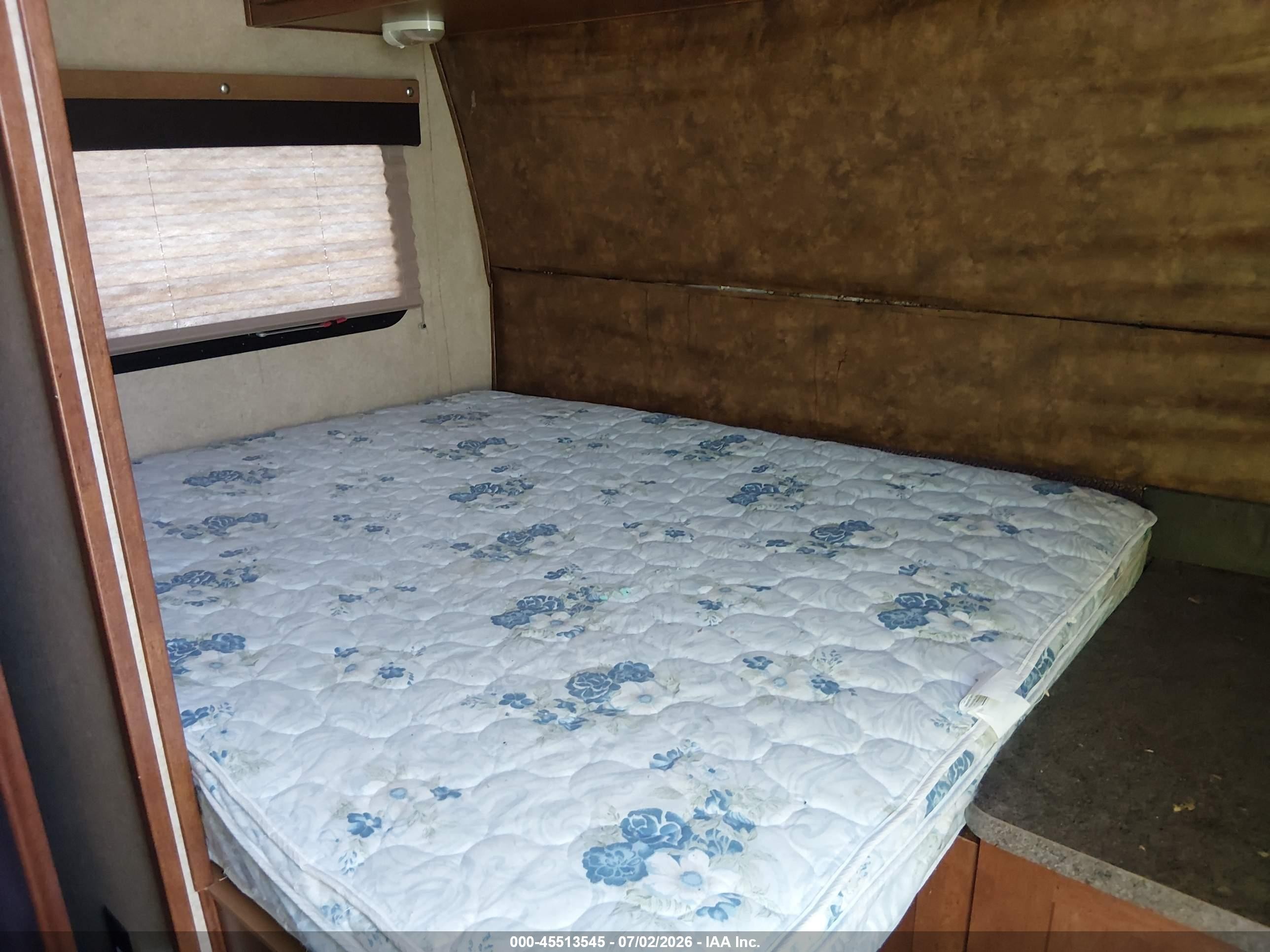 2013 Forest river Travel trlr VIN 4X4TX1C29D5156158 IAAI salvage auction — Side, Salvage (Tennessee), sold $1,600 on 2026-09-02 (photo 8)