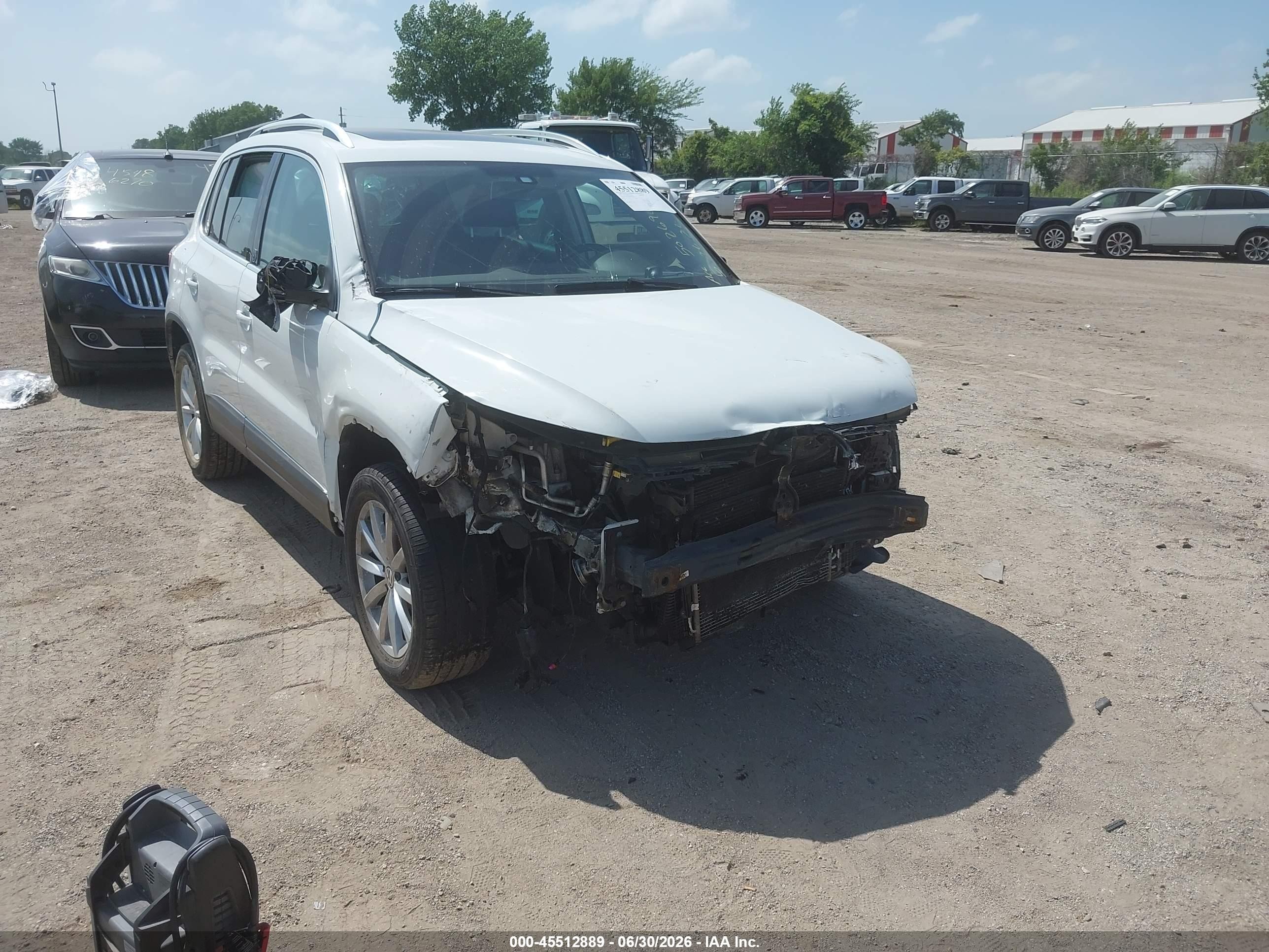 2017 Volkswagen Tiguan VIN WVGSV7AX2HW502690 IAAI salvage auction — Front End, Salvage (Minnesota), sold $750 on 2026-09-08 (photo 1)