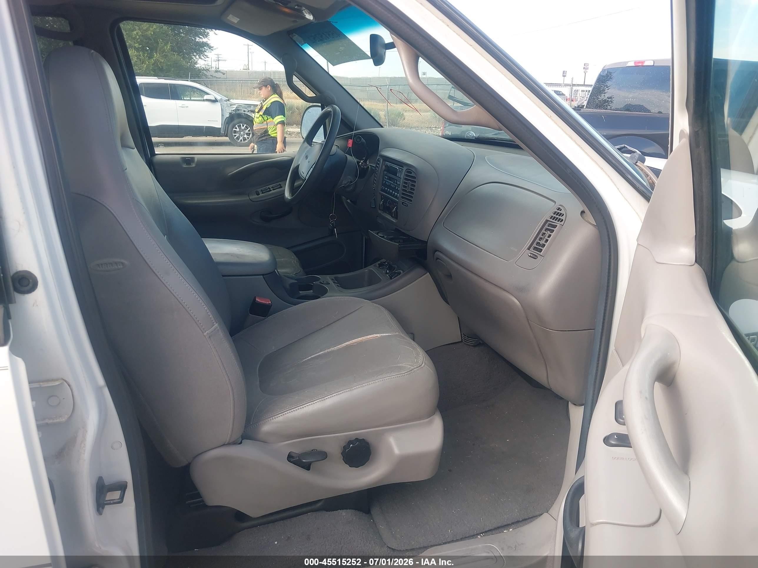 2001 Ford Expedition VIN 1FMFU16L81LB32666 IAAI salvage auction — Normal Wear, Clear (Utah), sold $275 on 2026-07-09 (photo 5)