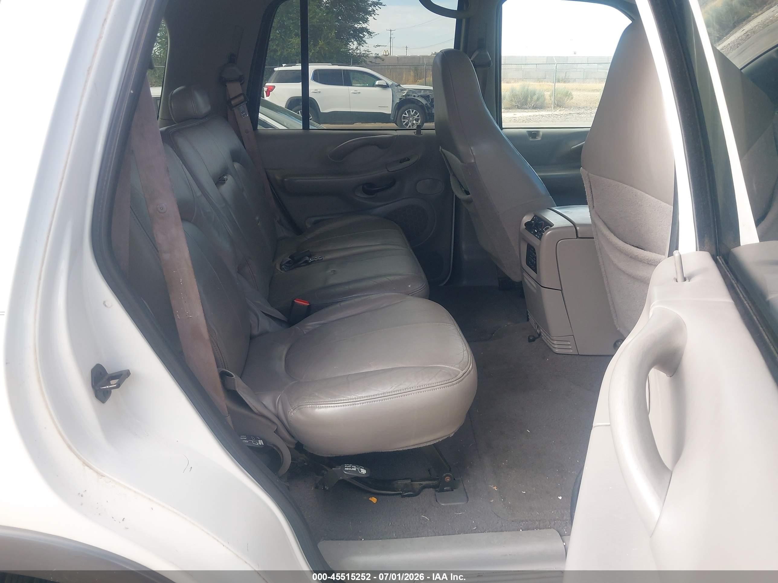 2001 Ford Expedition VIN 1FMFU16L81LB32666 IAAI salvage auction — Normal Wear, Clear (Utah), sold $275 on 2026-07-09 (photo 8)