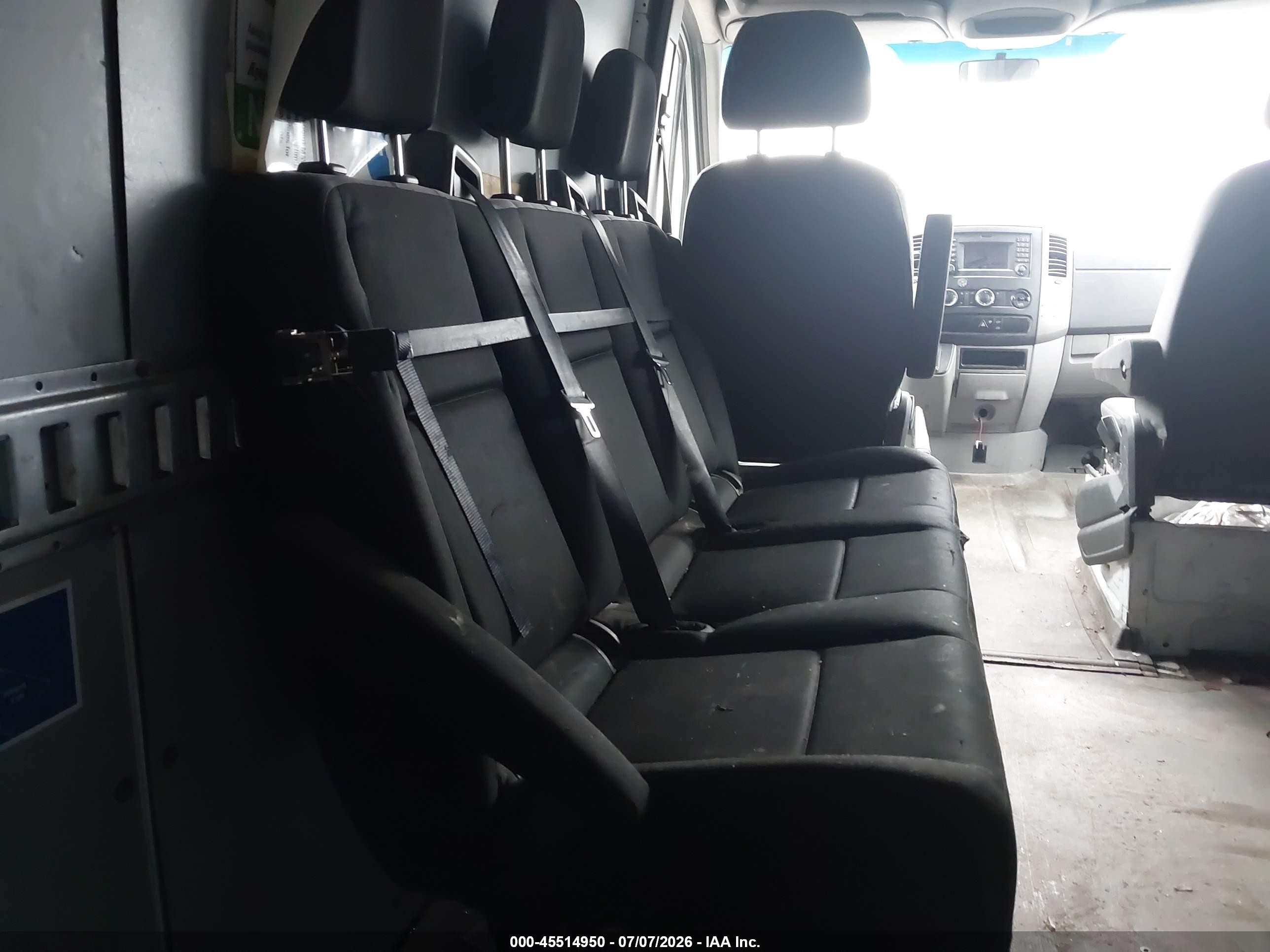2015 Freightliner Sprinter 2500 VIN WDYPE8DC5FP114096 IAAI salvage auction — Normal Wear, Salvage (Texas), sold $2,525 on 2026-10-02 (photo 8)