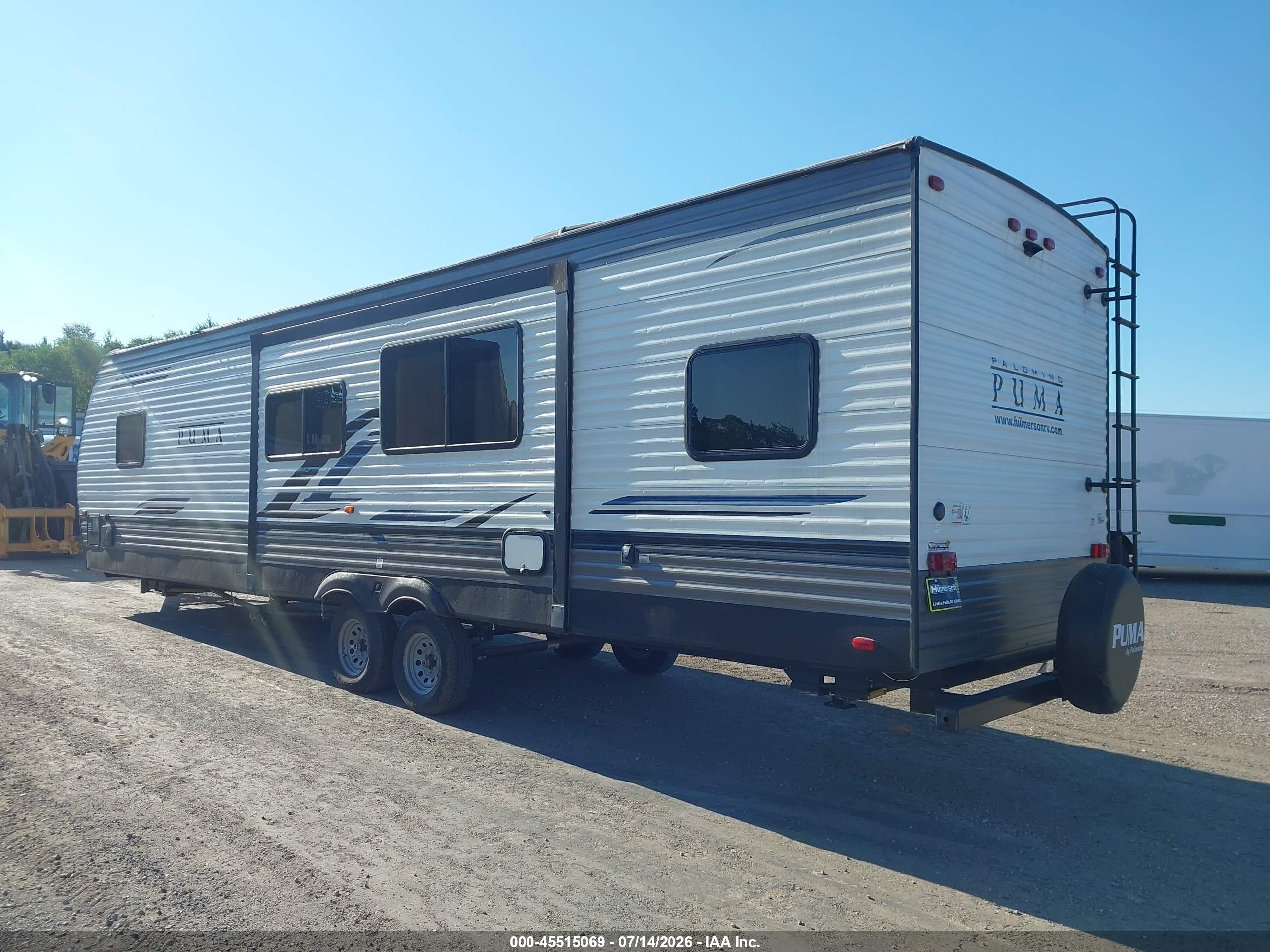 2021 Forest River Palomino VIN 5ZT2PUTB7M4010501 IAAI salvage auction — Hail, Salvage (Minnesota), sold $7,500 on 2026-09-12 (photo 3)