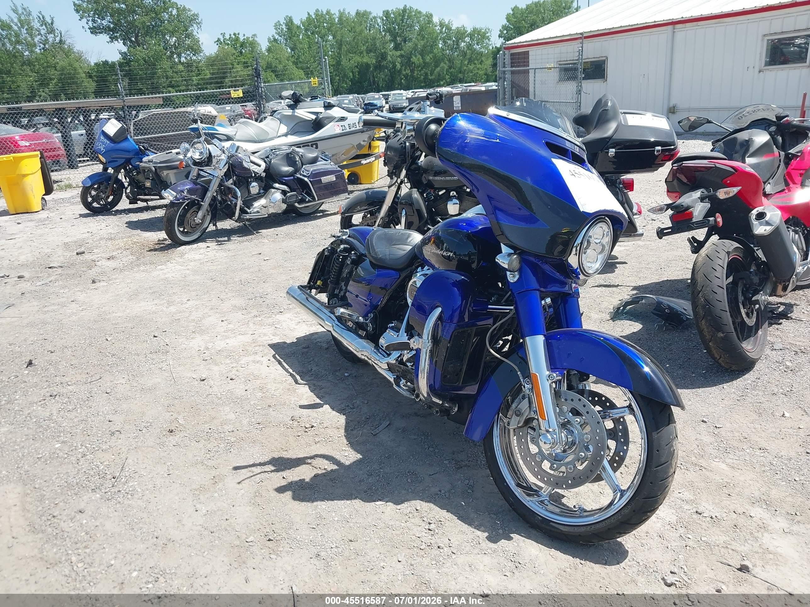 2017 Harley-Davidson FLHXSE VIN 1HD1PXF12HB961237 — IAAI salvage auction photo
