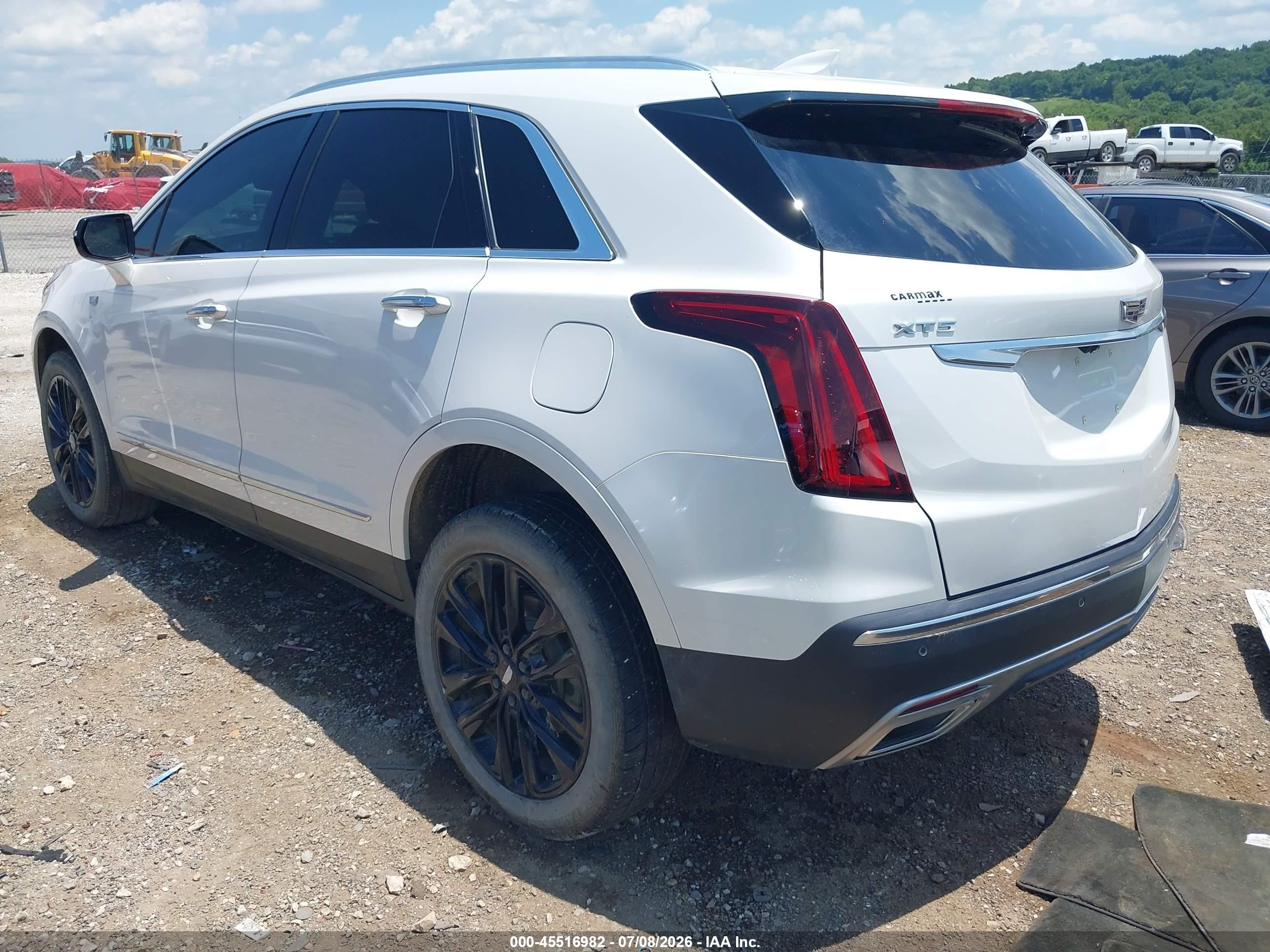 2021 Cadillac Xt5 VIN 1GYKNCRS5MZ236025 IAAI salvage auction — Side, Clear (Arkansas), sold $9,000 on 2026-09-05 (photo 3)