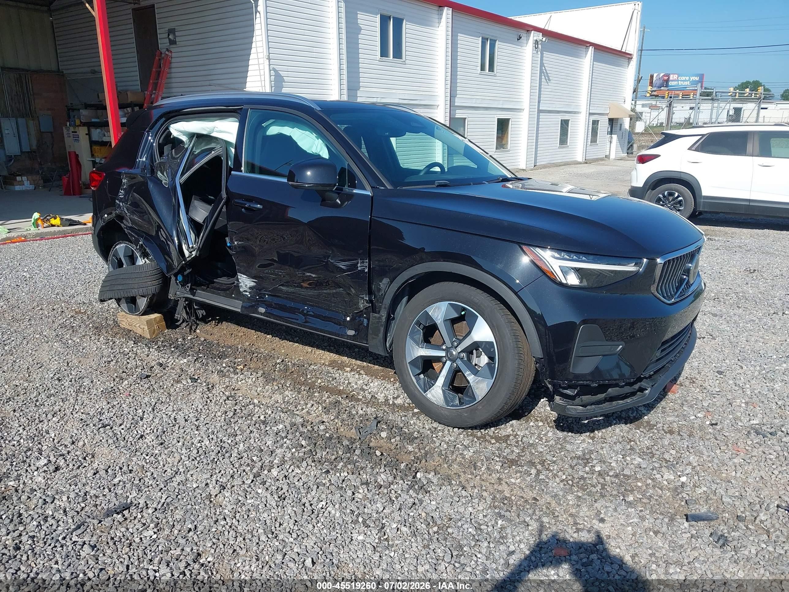 2025 Volvo XC40 VIN YV4L12UJ2S2469636 — IAAI salvage auction photo