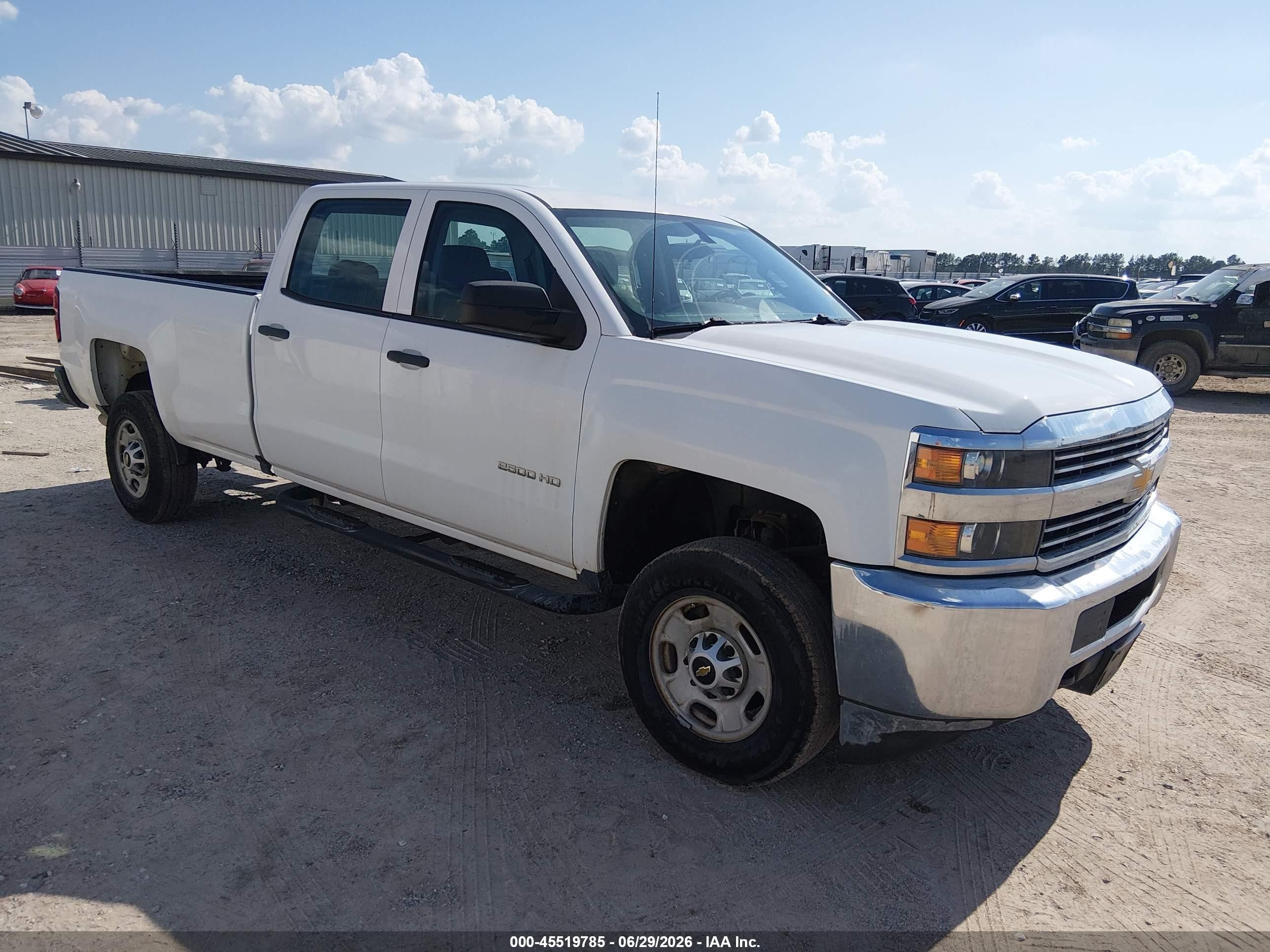 2018 Chevrolet Silverado 2500 VIN 1GC1CUEG2JF258902 — IAAI salvage auction photo